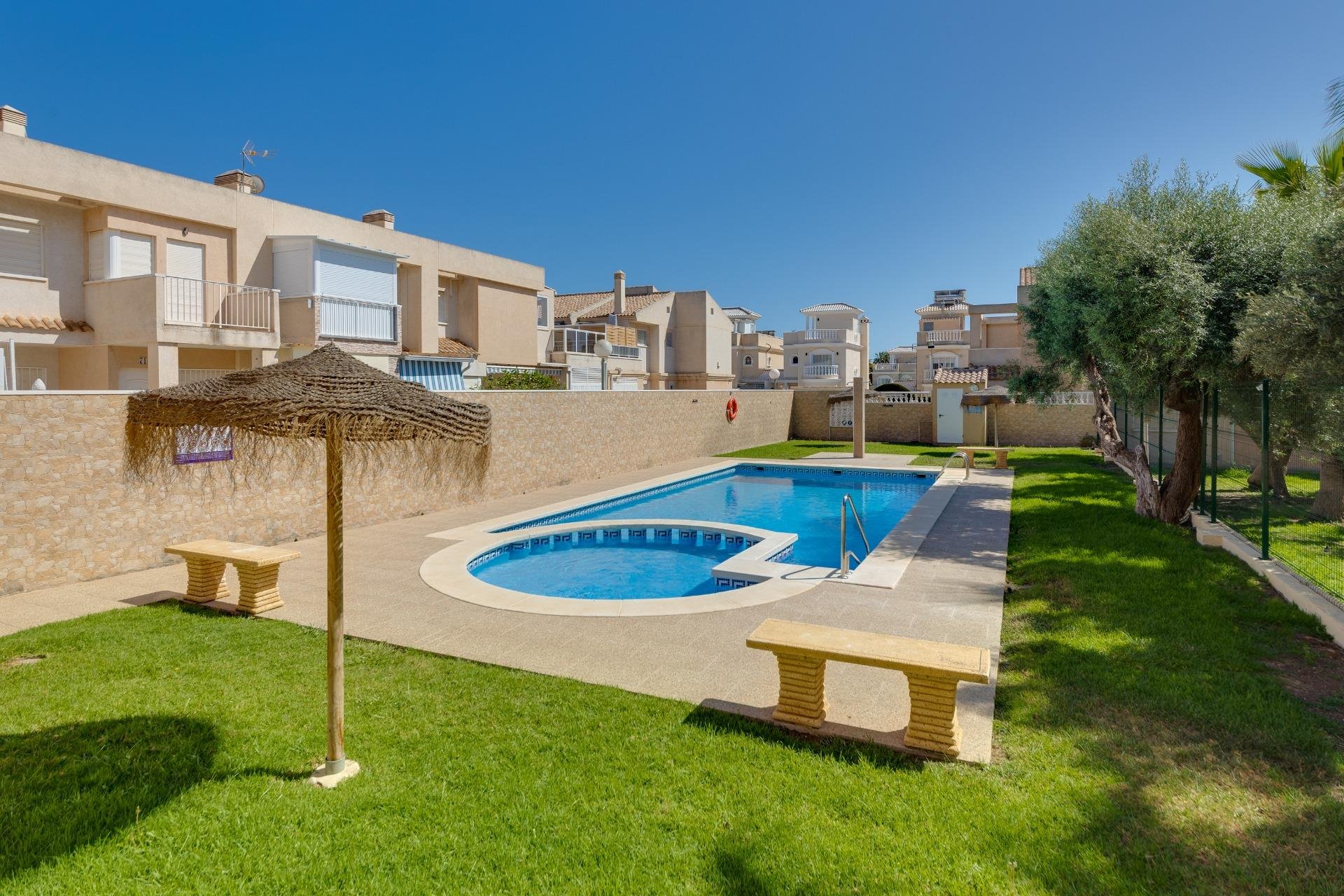 Resale - Townhouse - Torrevieja - Aguas nuevas 2