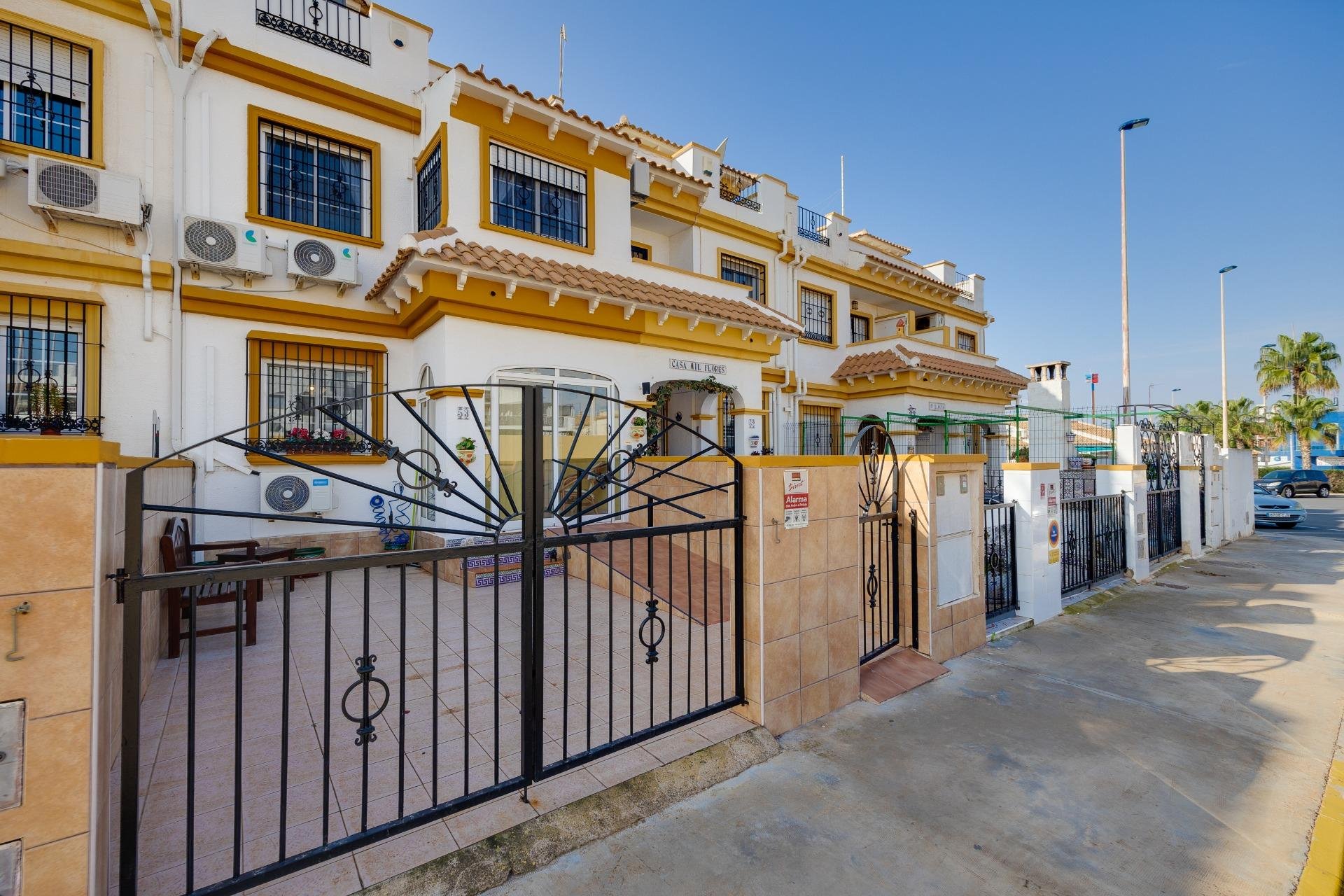 Resale - Townhouse - Torrevieja - Aguas nuevas 2