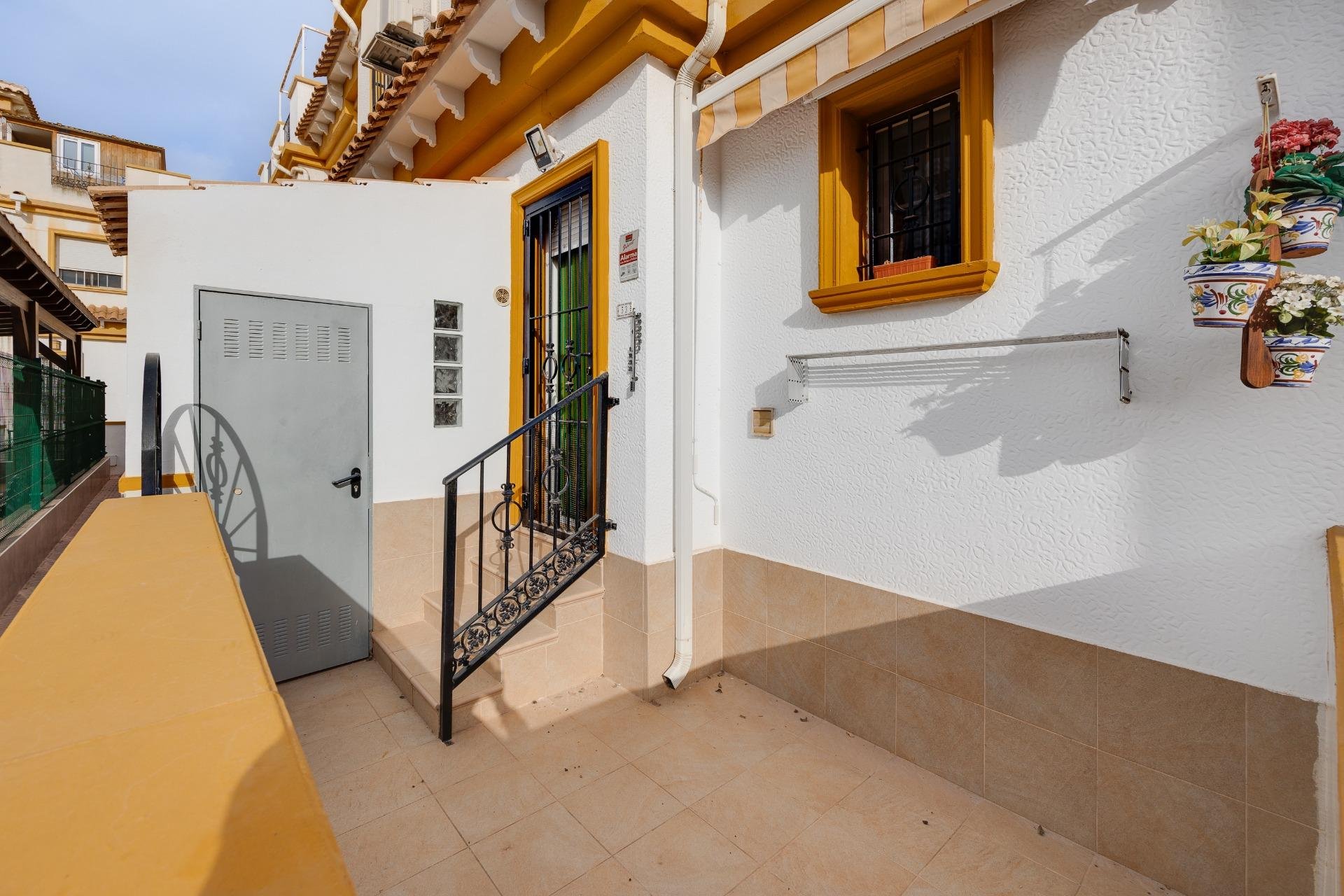 Resale - Townhouse - Torrevieja - Aguas nuevas 2