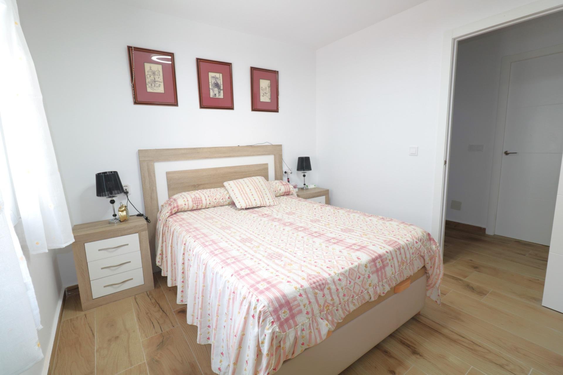 Resale - Townhouse - Torrevieja - Playa de los Naufragos