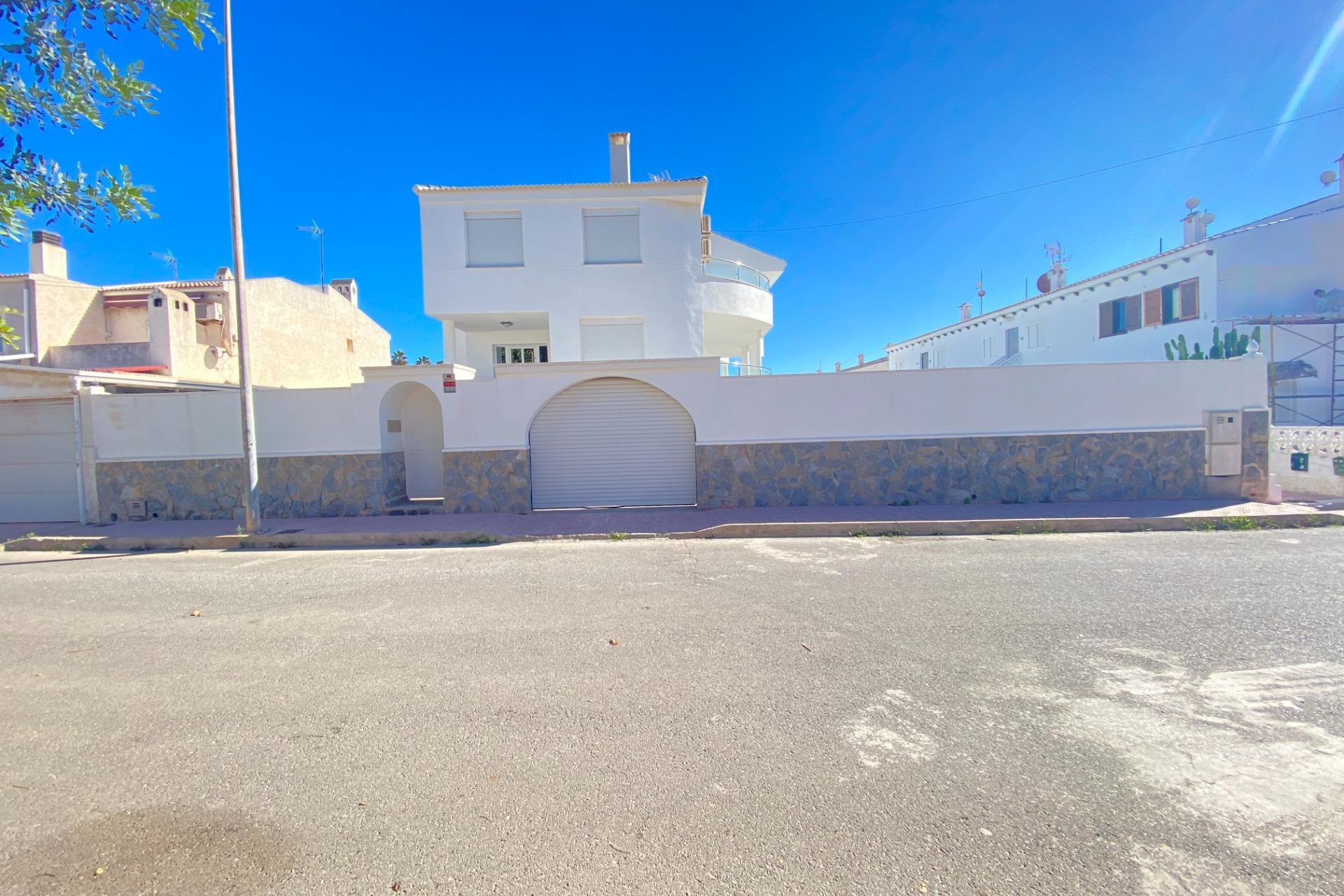 Resale - Villa de Lujo - Torrevieja - Aldea del mar