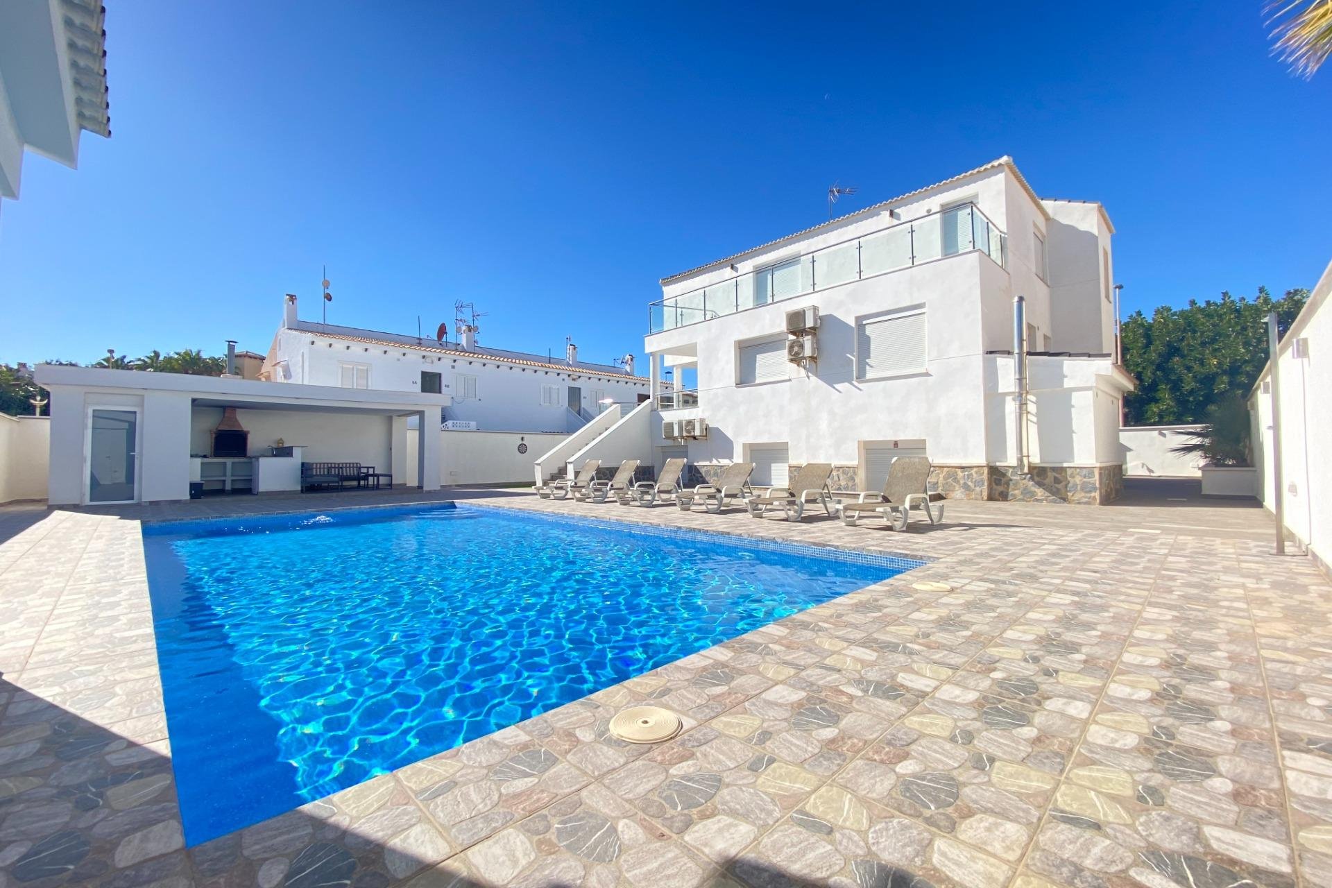 Resale - Villa de Lujo - Torrevieja - Aldea del mar