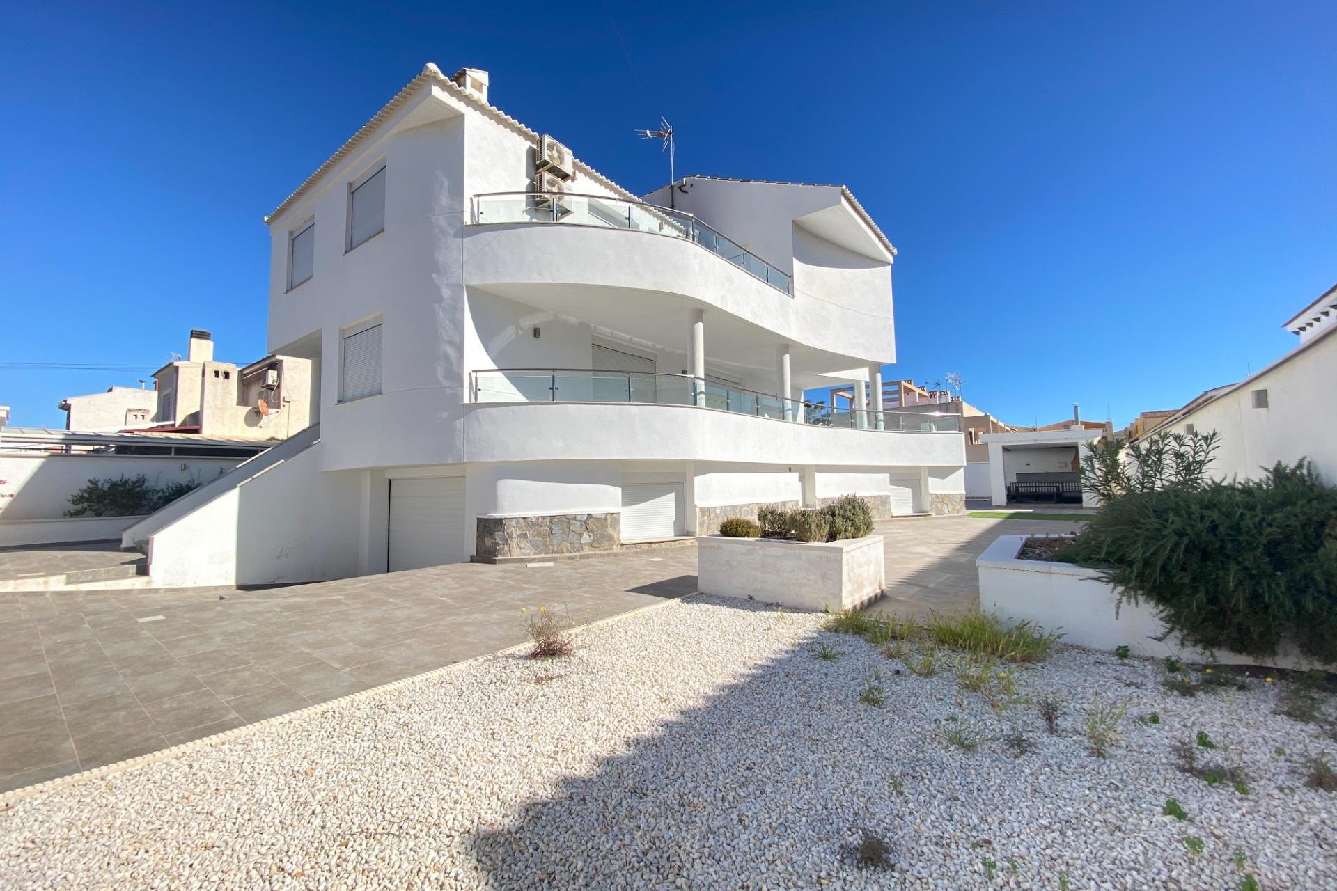 Resale - Villa de Lujo - Torrevieja - Aldea del mar