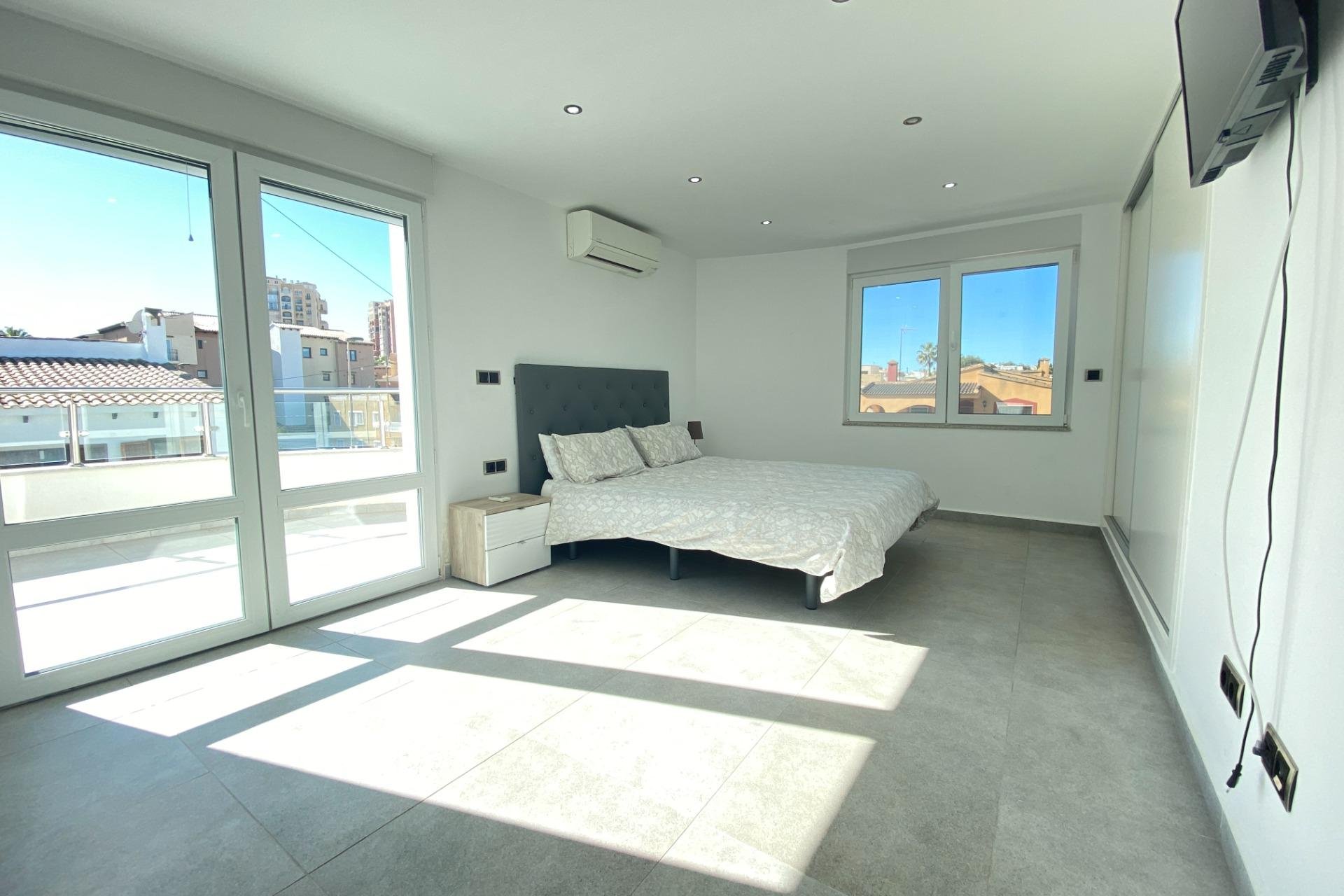 Resale - Villa de Lujo - Torrevieja - Aldea del mar