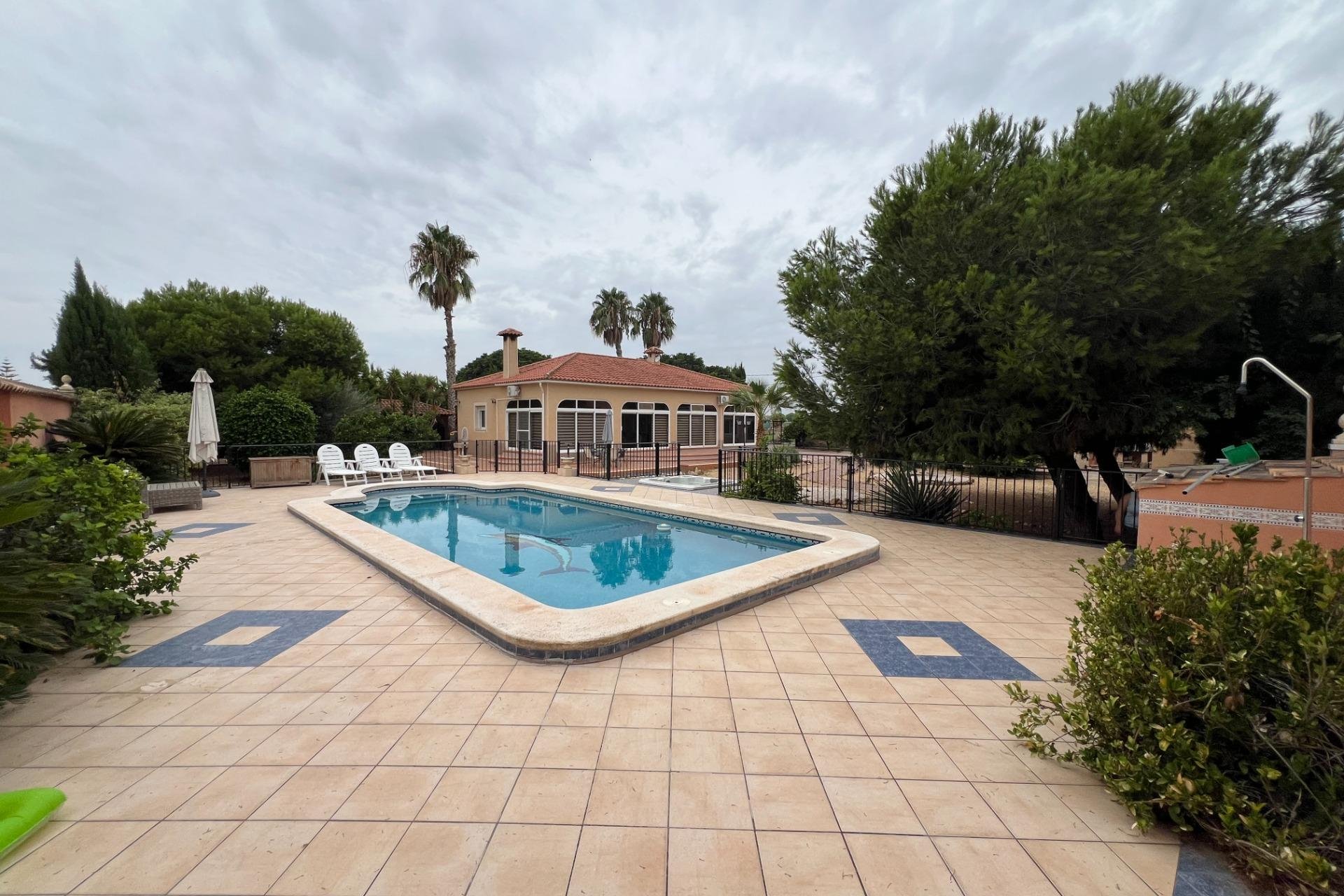 Resale - Villa - Dolores - CMNO. ESCORREDOR