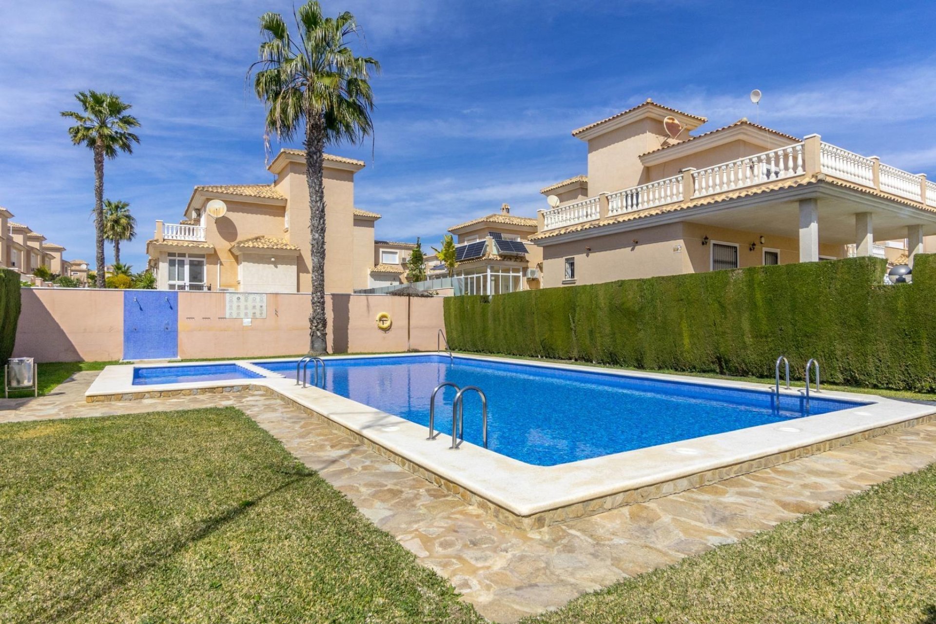 Resale - Villa - Orihuela - Urbanización Perla del Mar