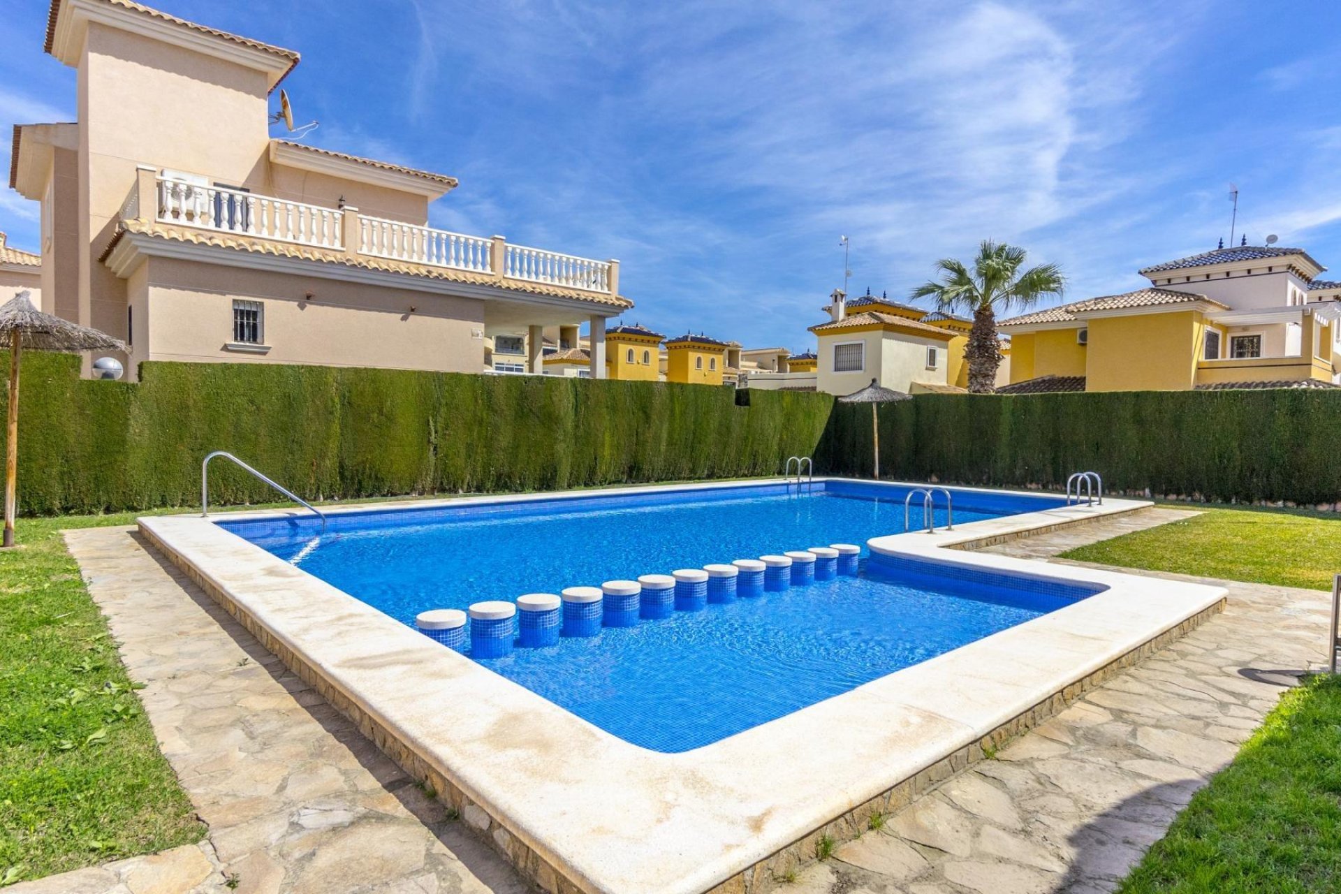 Resale - Villa - Orihuela - Urbanización Perla del Mar