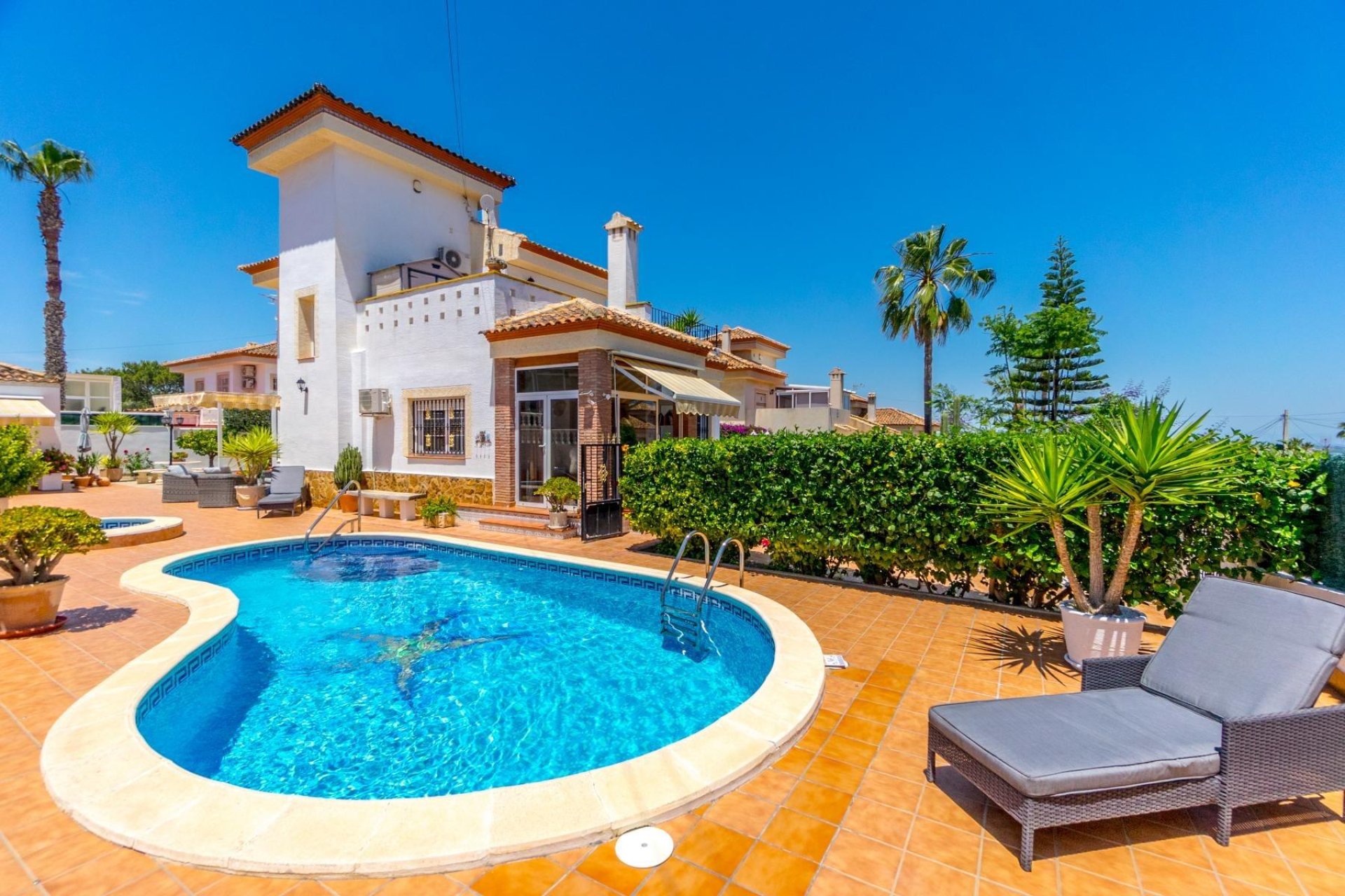 Resale - Villa - San Miguel de Salinas - Ciudad de las comunicaciones