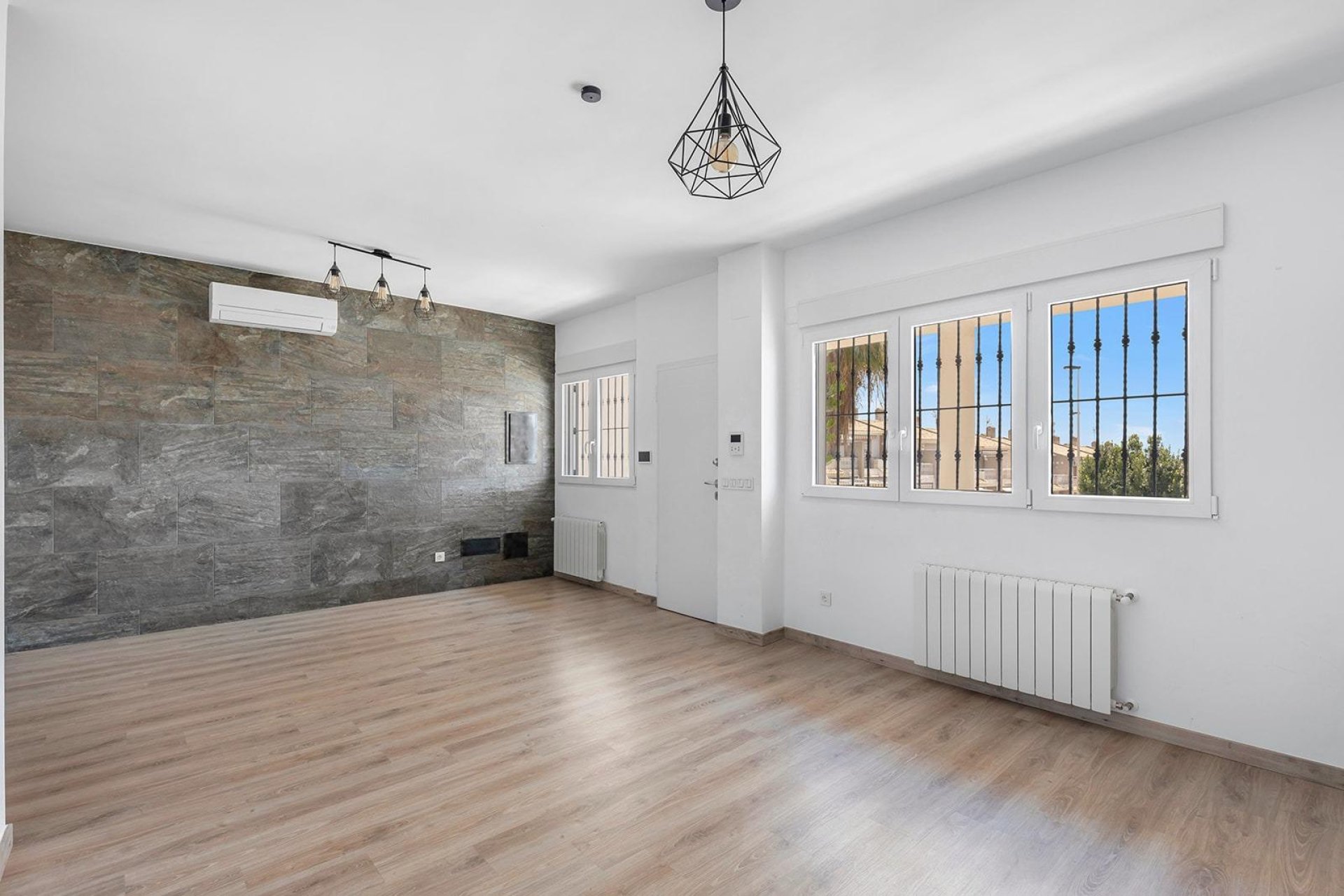 Resale - Villa - Torrevieja - Aguas Nuevas