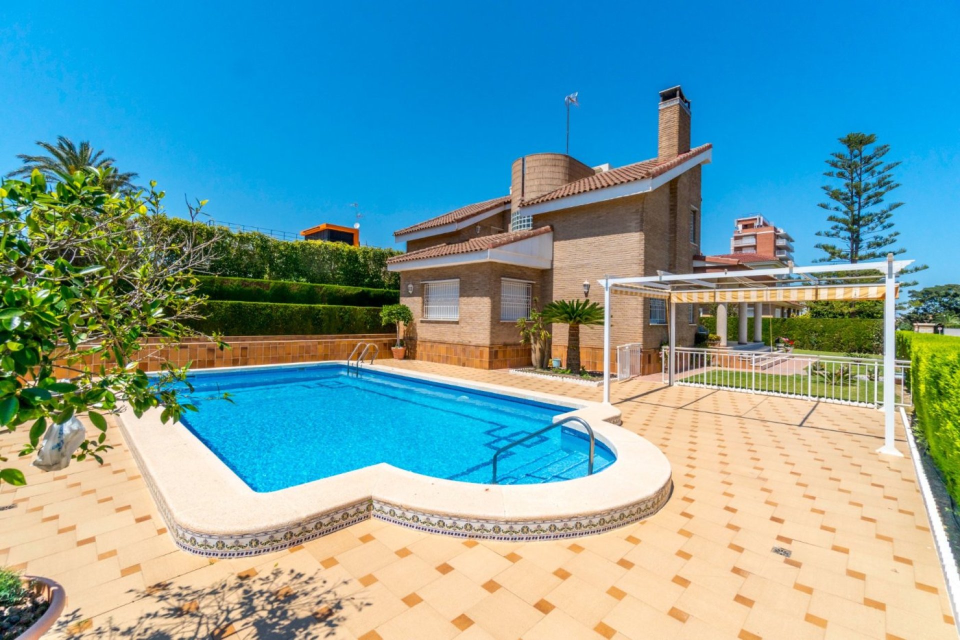 Resale - Villa - Torrevieja - La veleta