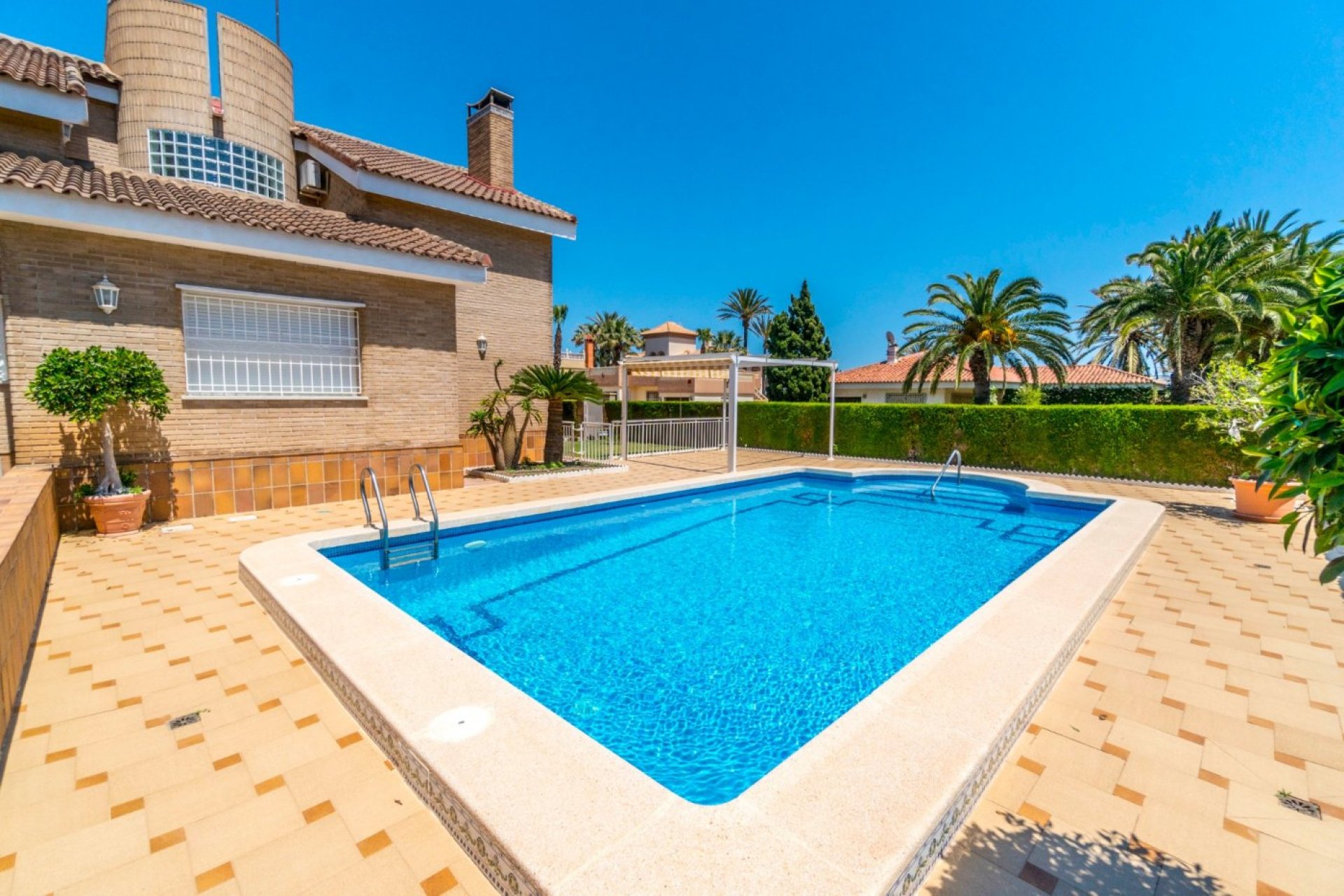 Resale - Villa - Torrevieja - La veleta