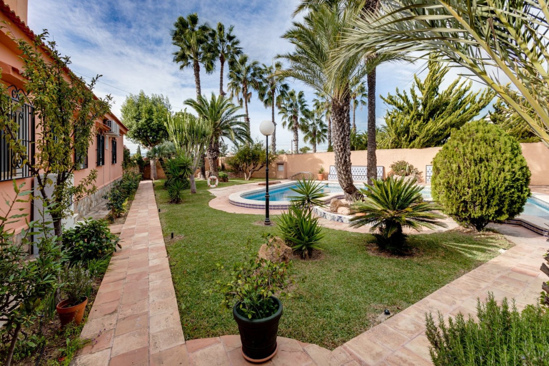 Resale - Villa - Torrevieja - San luis