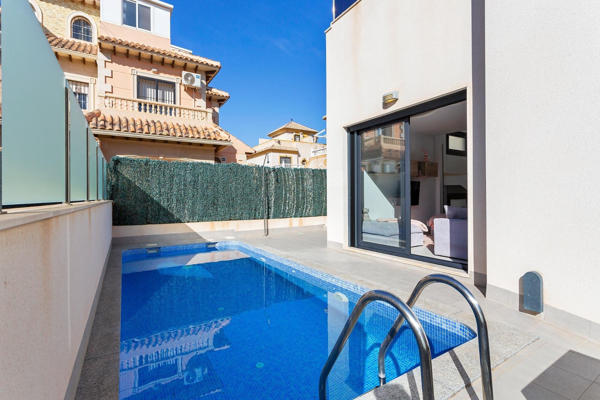 Resale - Villa - Torrevieja - Sector 25