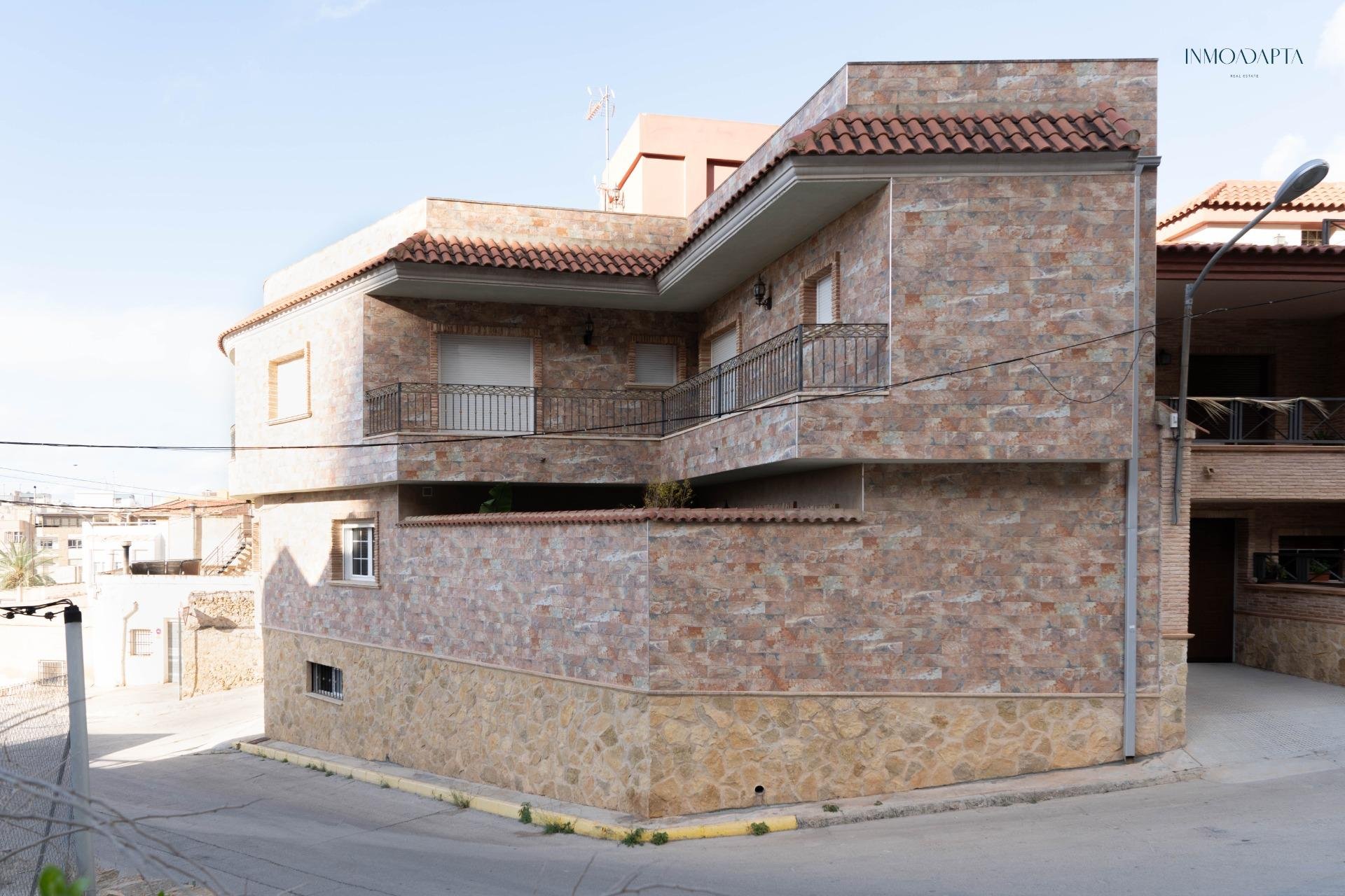 Reventa - Casa - Redován