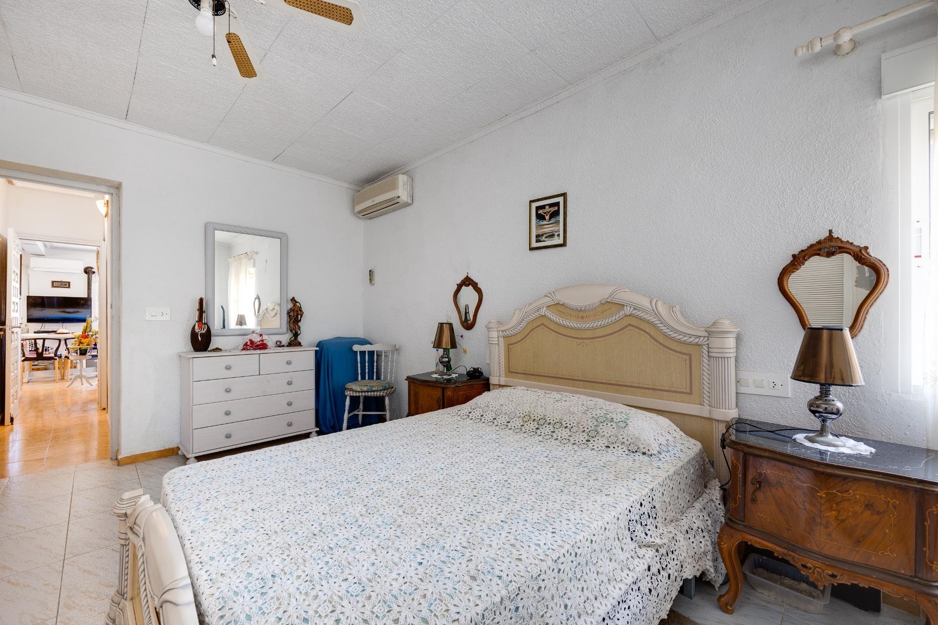 Reventa - Chalet - Torrevieja - Aguas Nuevas