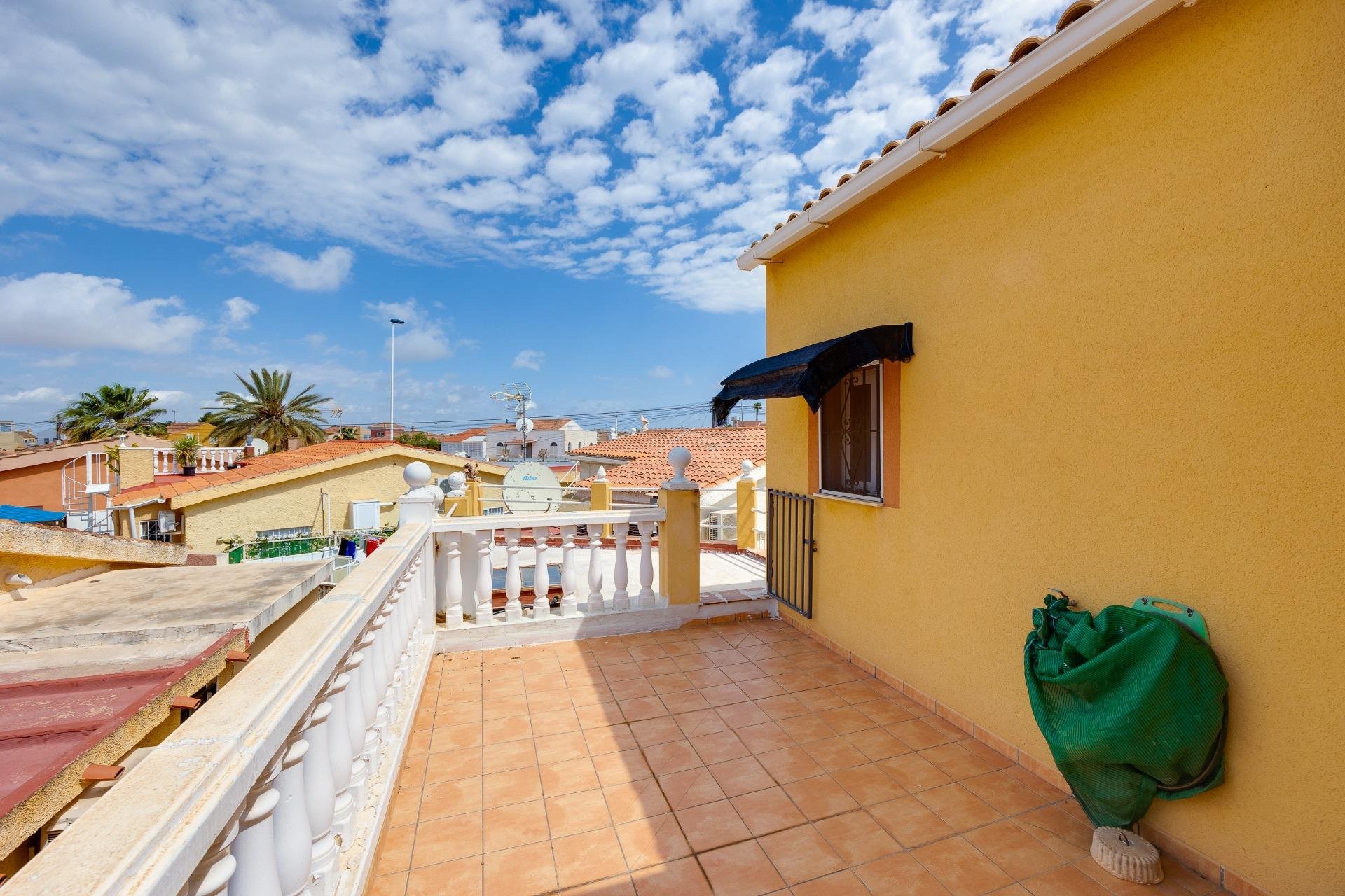 Reventa - Chalet - Torrevieja - Aguas Nuevas