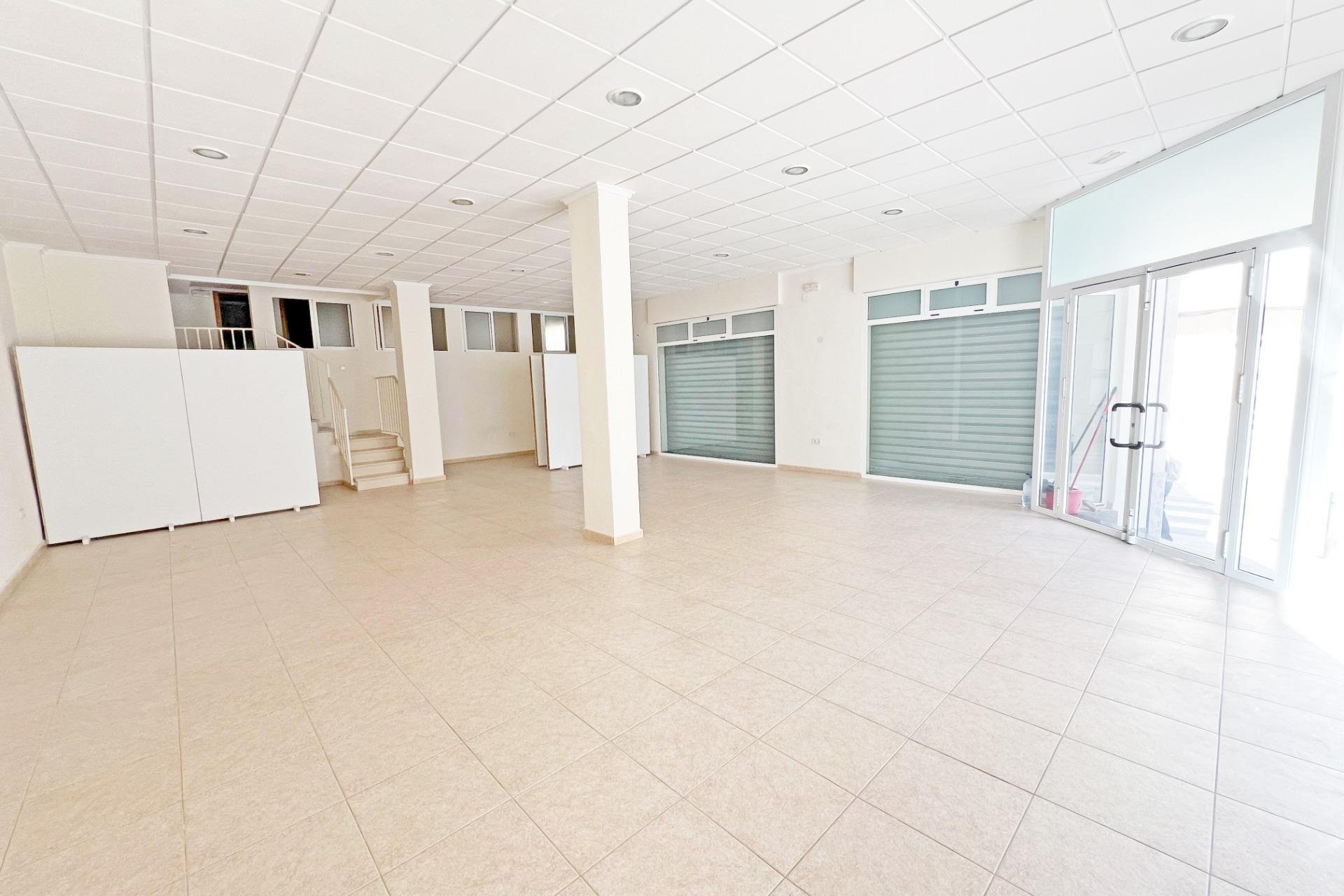 Reventa - Local comercial - Guardamar del Segura - Pueblo