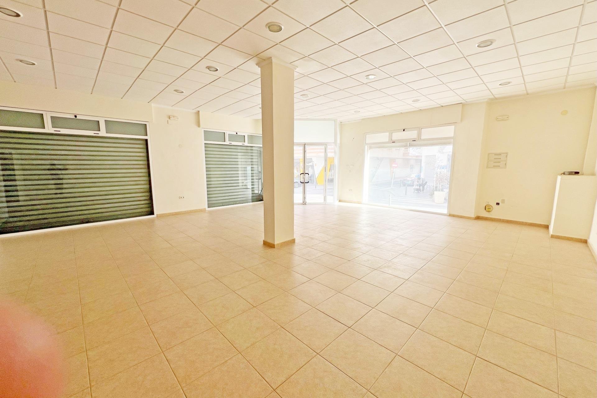 Reventa - Local comercial - Guardamar del Segura - Pueblo