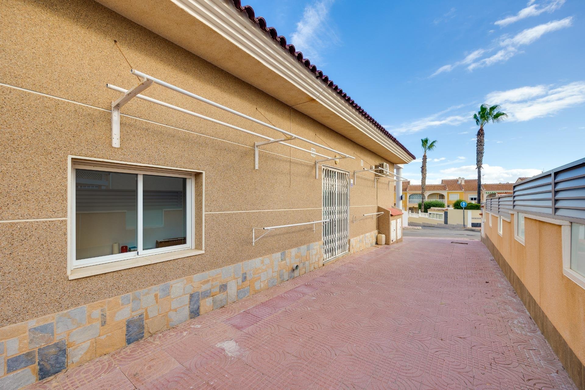 Reventa - Local comercial - Rojales - DOÑA PEPA - CIUDAD QUESADA