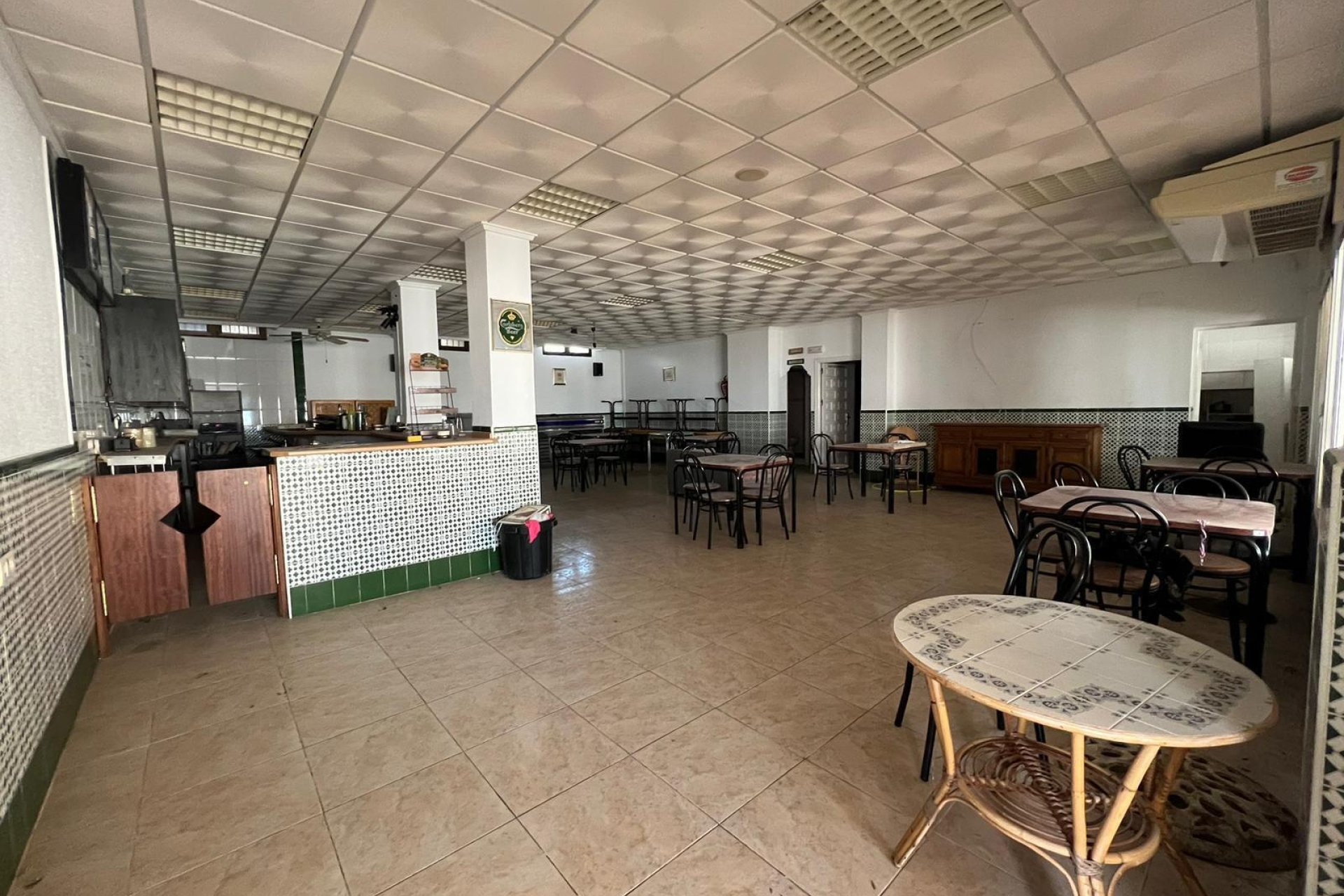 Reventa - Local comercial - Torrevieja - Cabo cervera