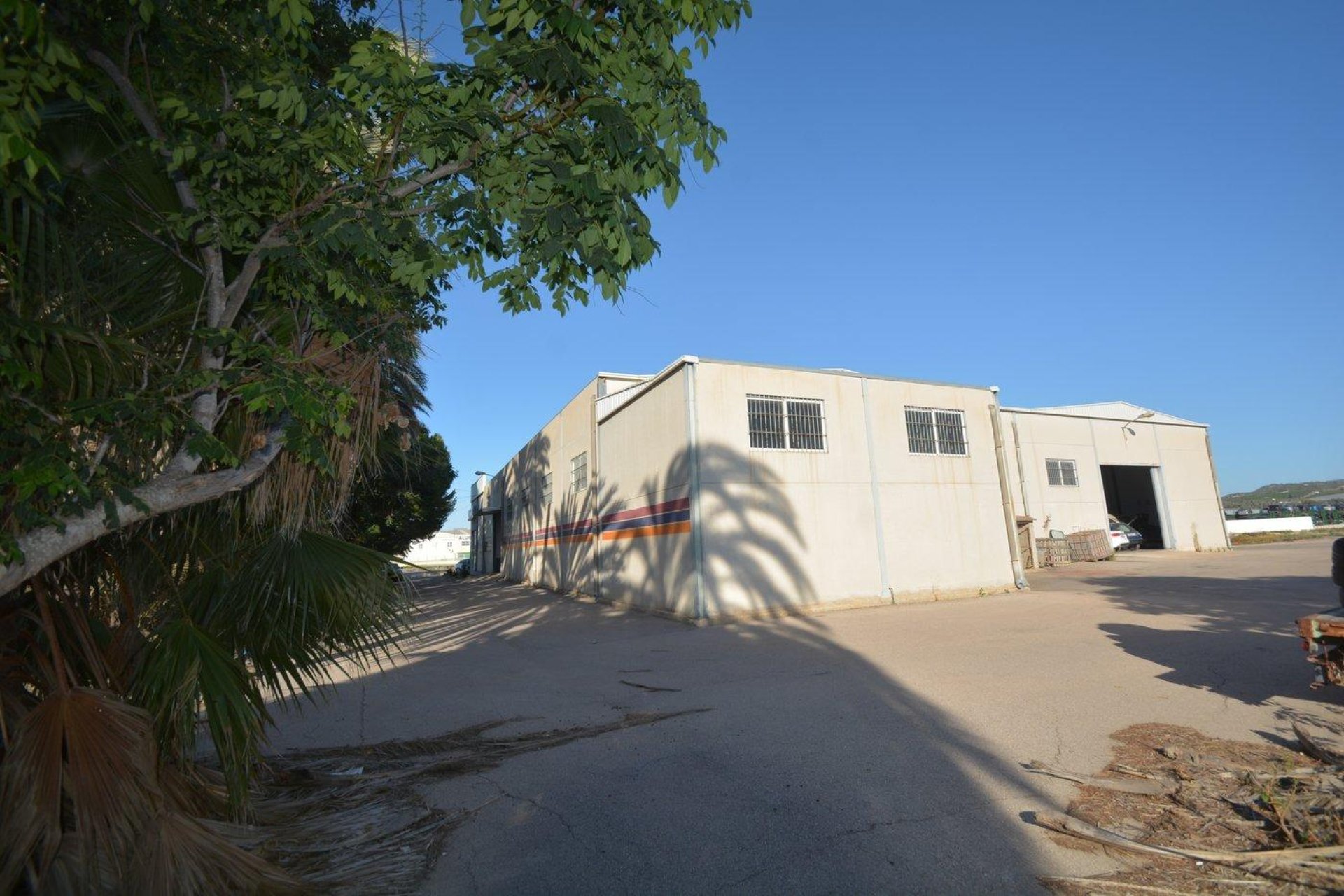 Reventa - Nave industrial - Orihuela - Correntías Bajas