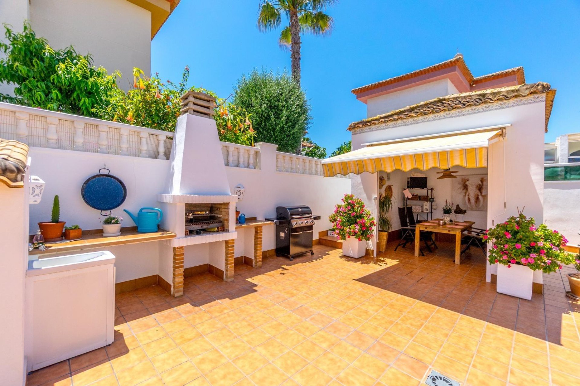 Reventa - Villa - San Miguel de Salinas - Ciudad de las comunicaciones