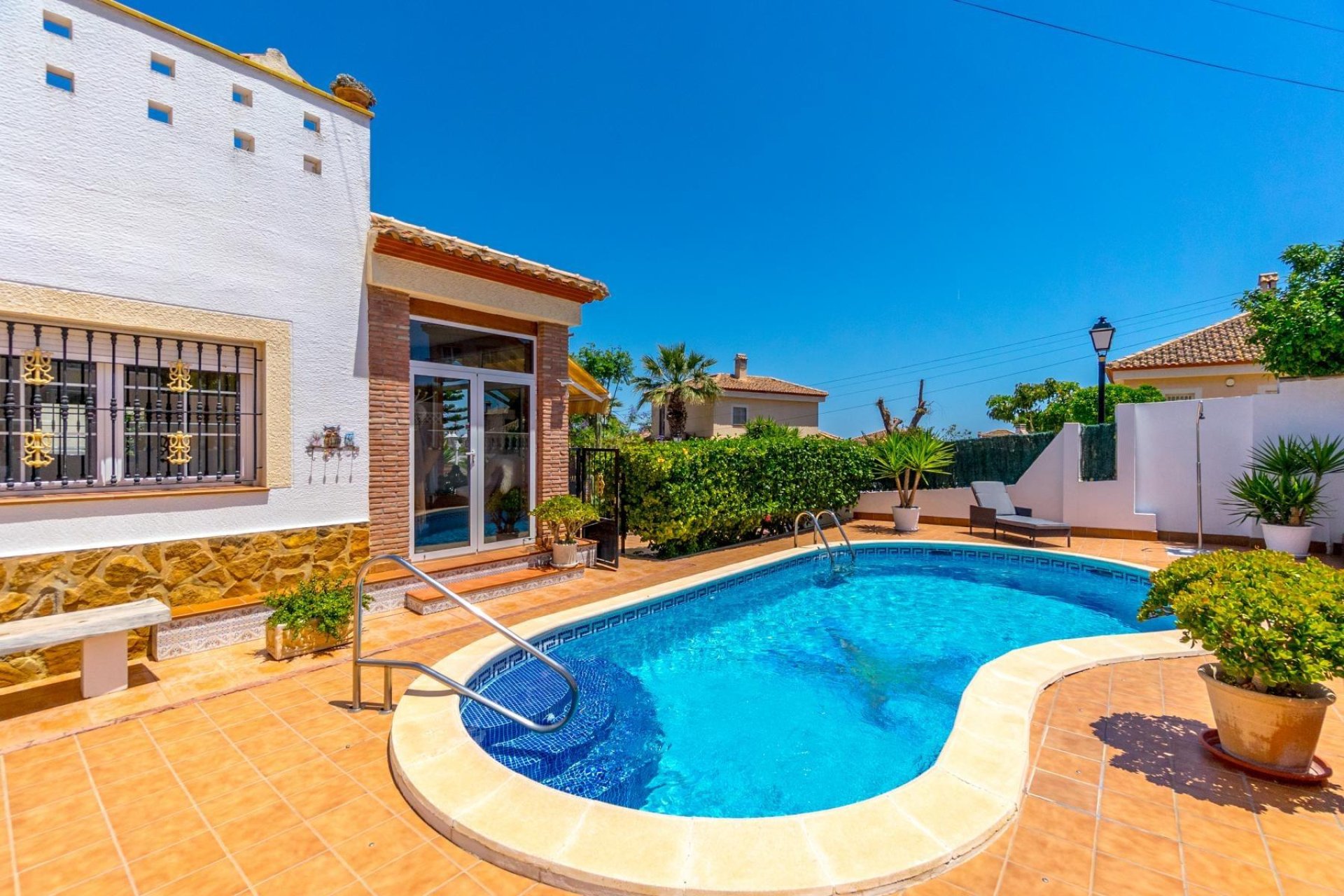 Reventa - Villa - San Miguel de Salinas - Ciudad de las comunicaciones