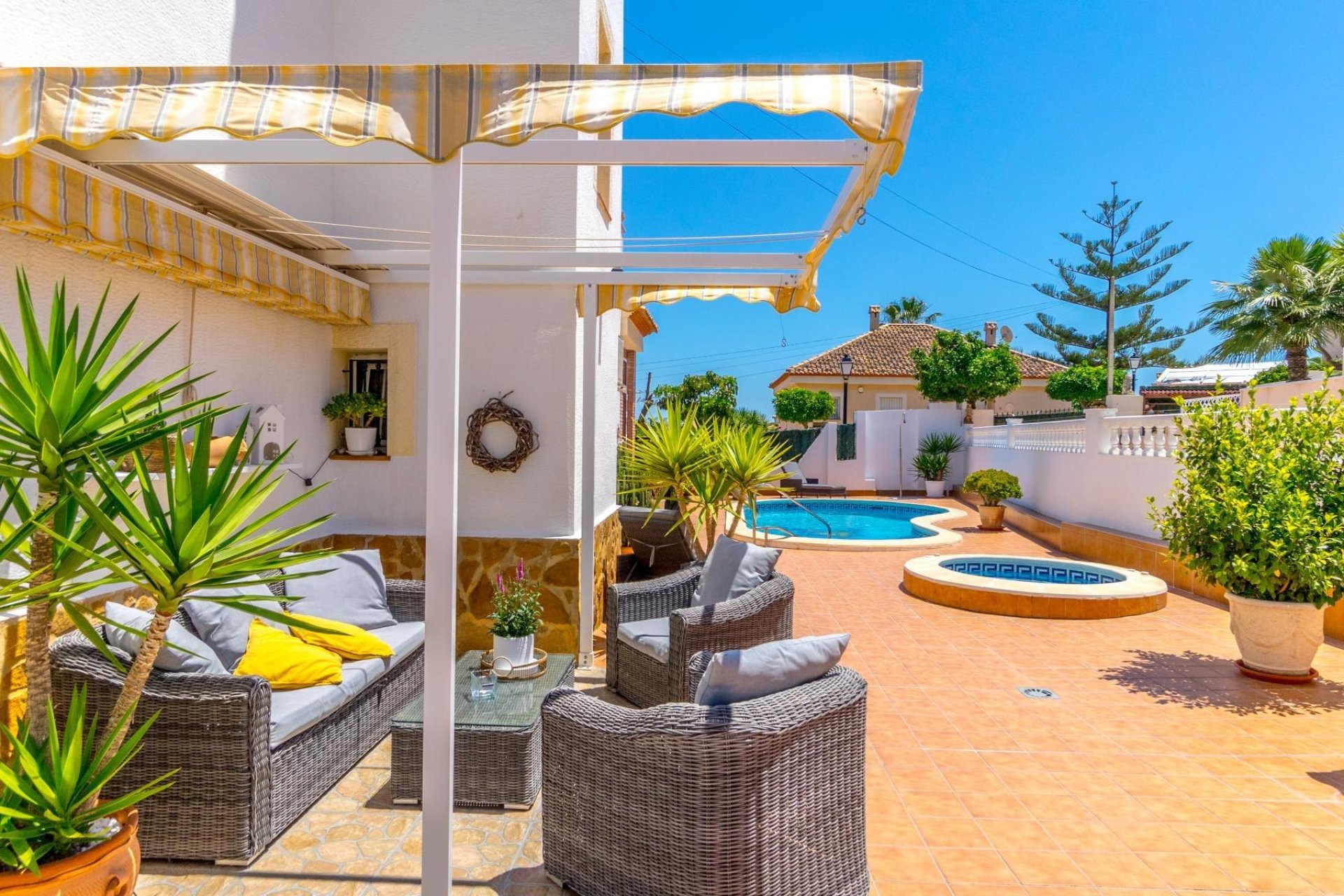 Reventa - Villa - San Miguel de Salinas - Ciudad de las comunicaciones