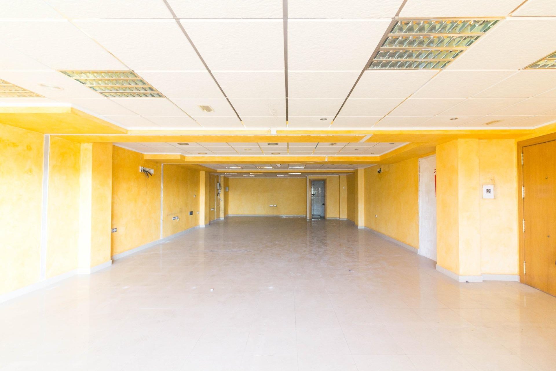 Revente - Local comercial - Orihuela