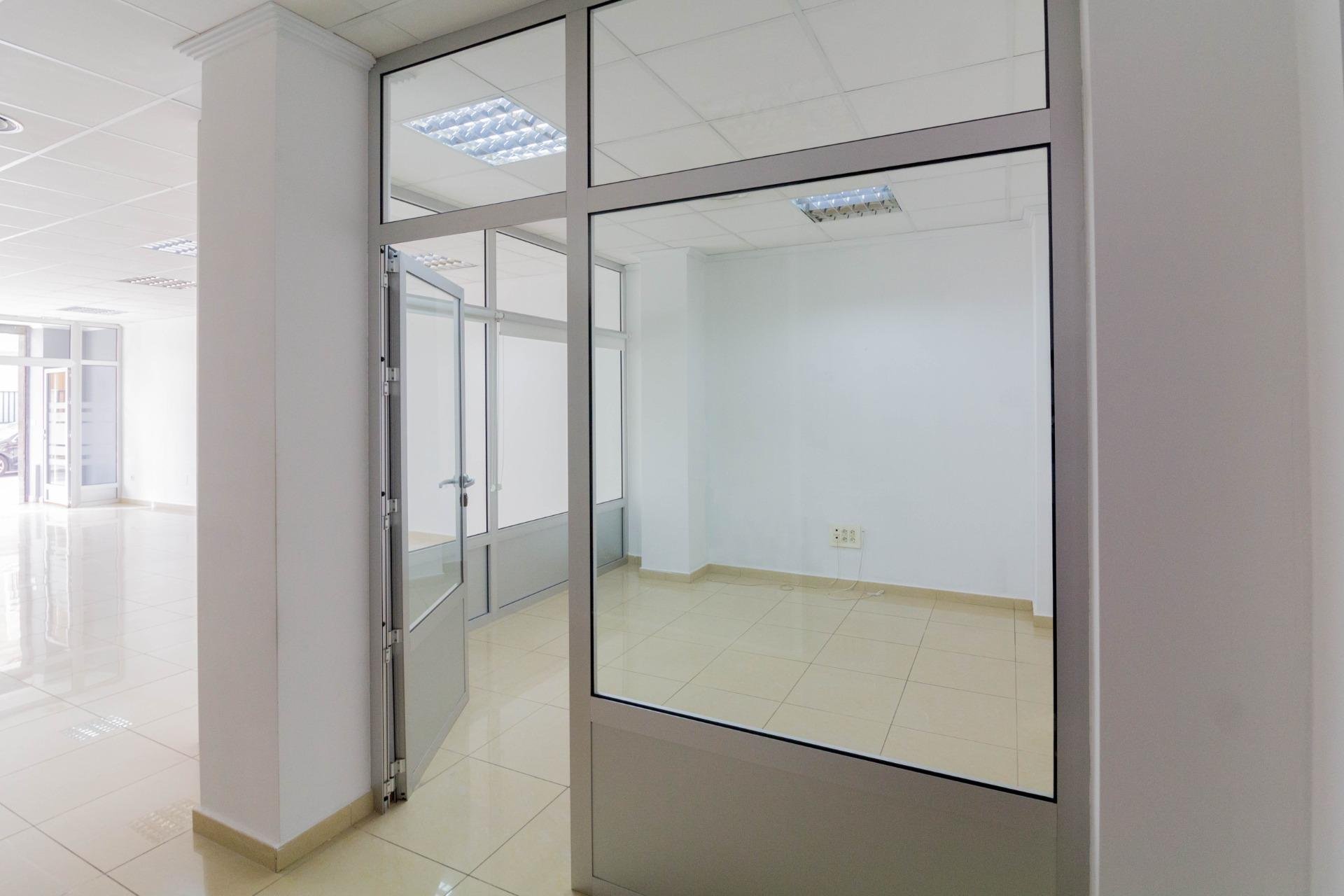 Revente - Local comercial - Redován - Avda. de la libertad