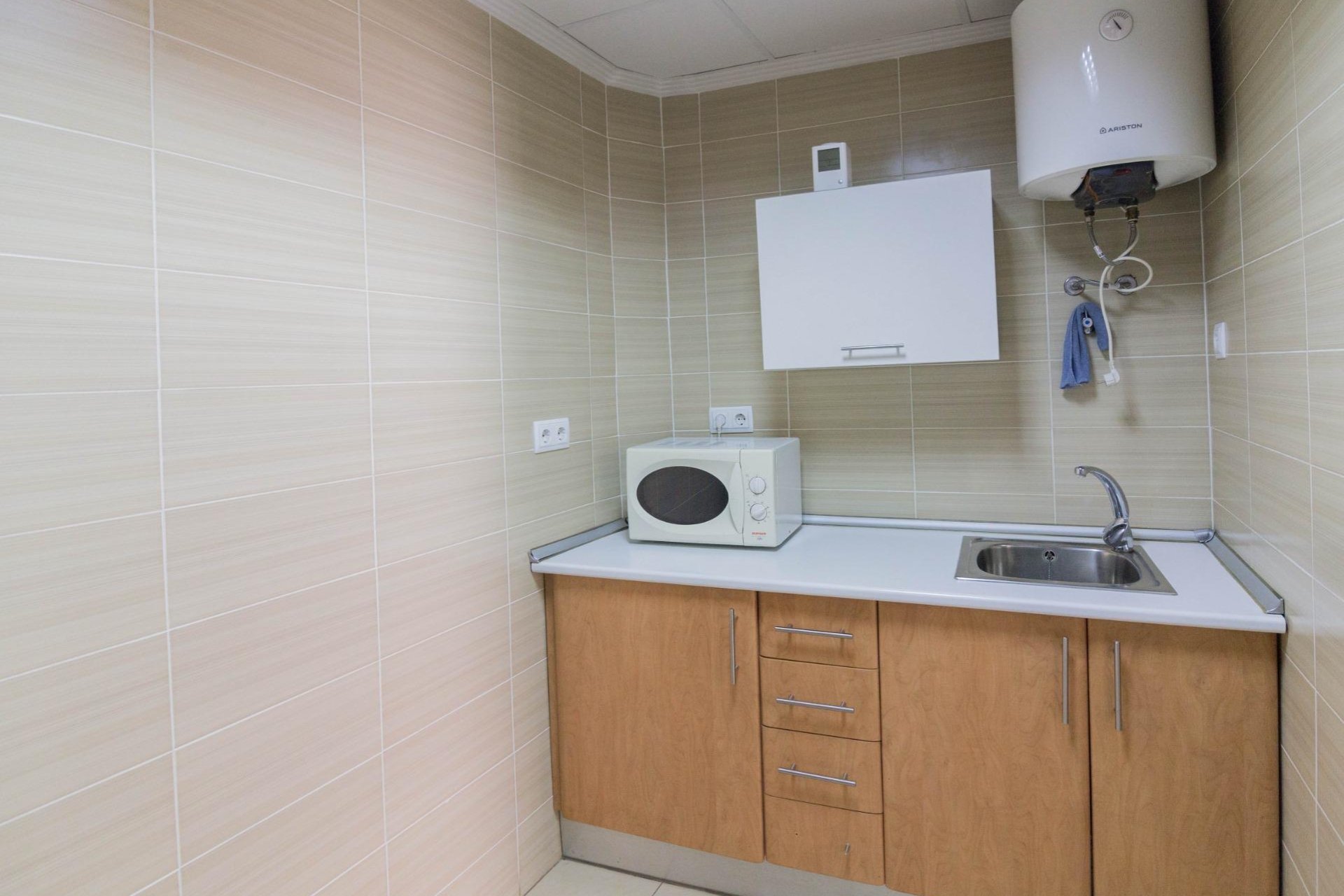 Revente - Local comercial - Redován - Avda. de la libertad