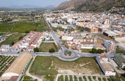 Terreno urbano - Reventa - Redován - Carretera