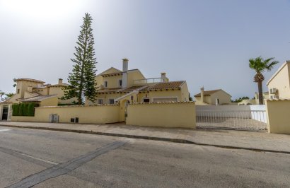 Resale - Villa - Orihuela Costa - Los Dolses