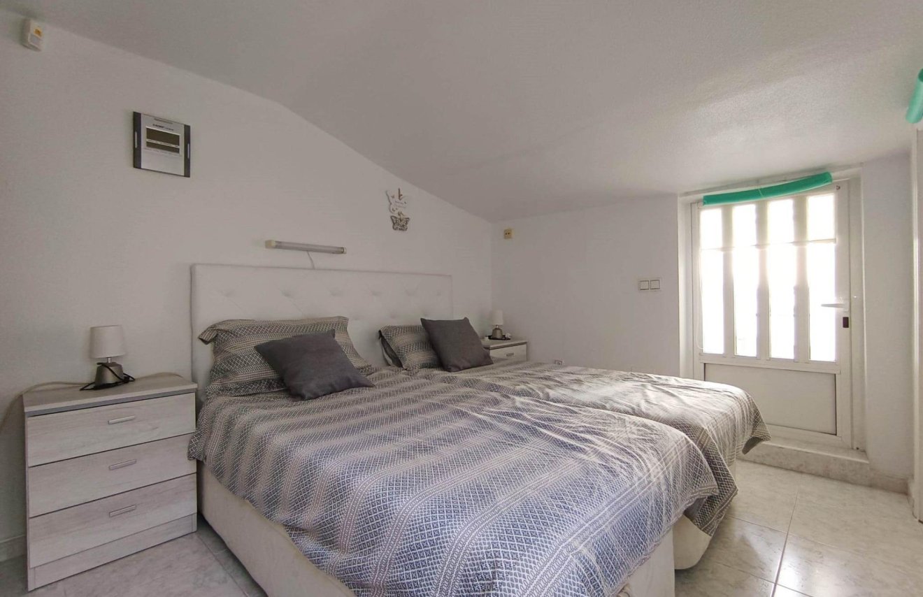 Resale - Bungalow - Torrevieja - La Siesta - El Salado - Torreta