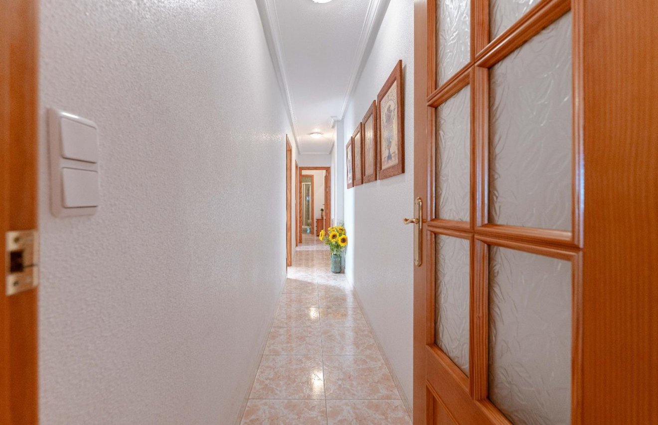 Resale - Apartamento - Torrevieja - Playa del Cura