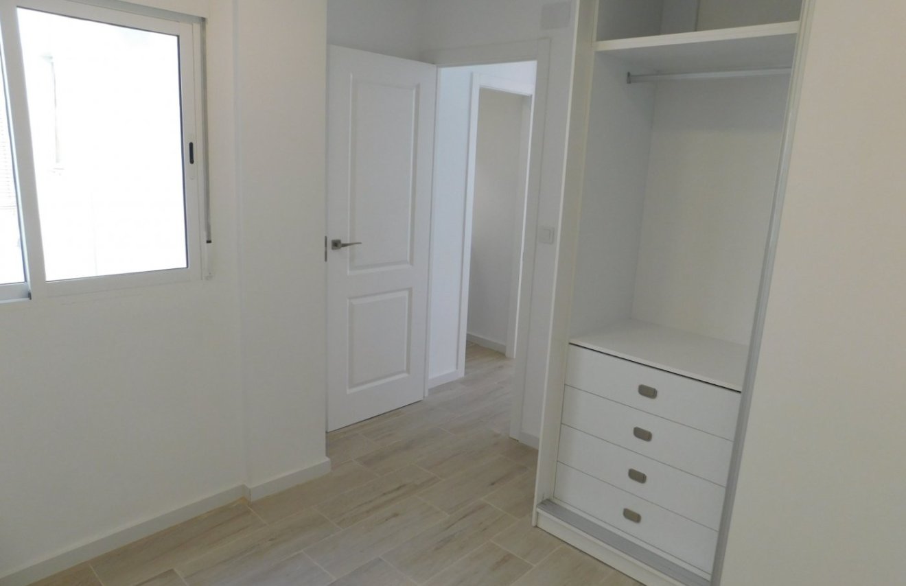 Resale - Apartamento - Torrevieja - La Mata pueblo