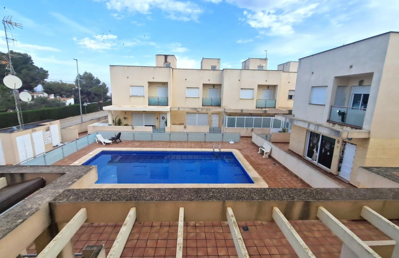 Resale - Casa Tipo Dúplex - Los Montesinos - La herrada