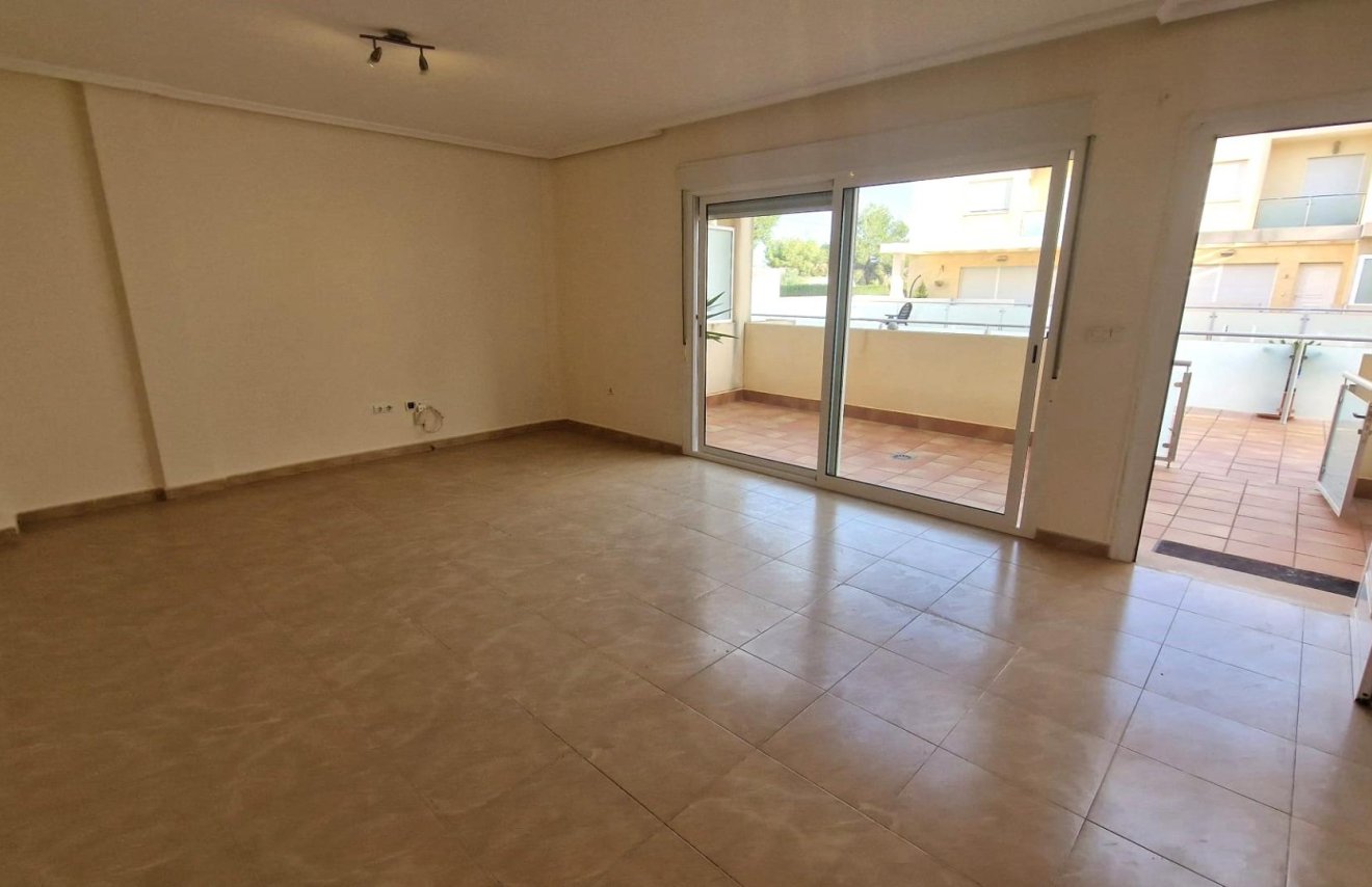 Resale - Casa Tipo Dúplex - Los Montesinos - La herrada