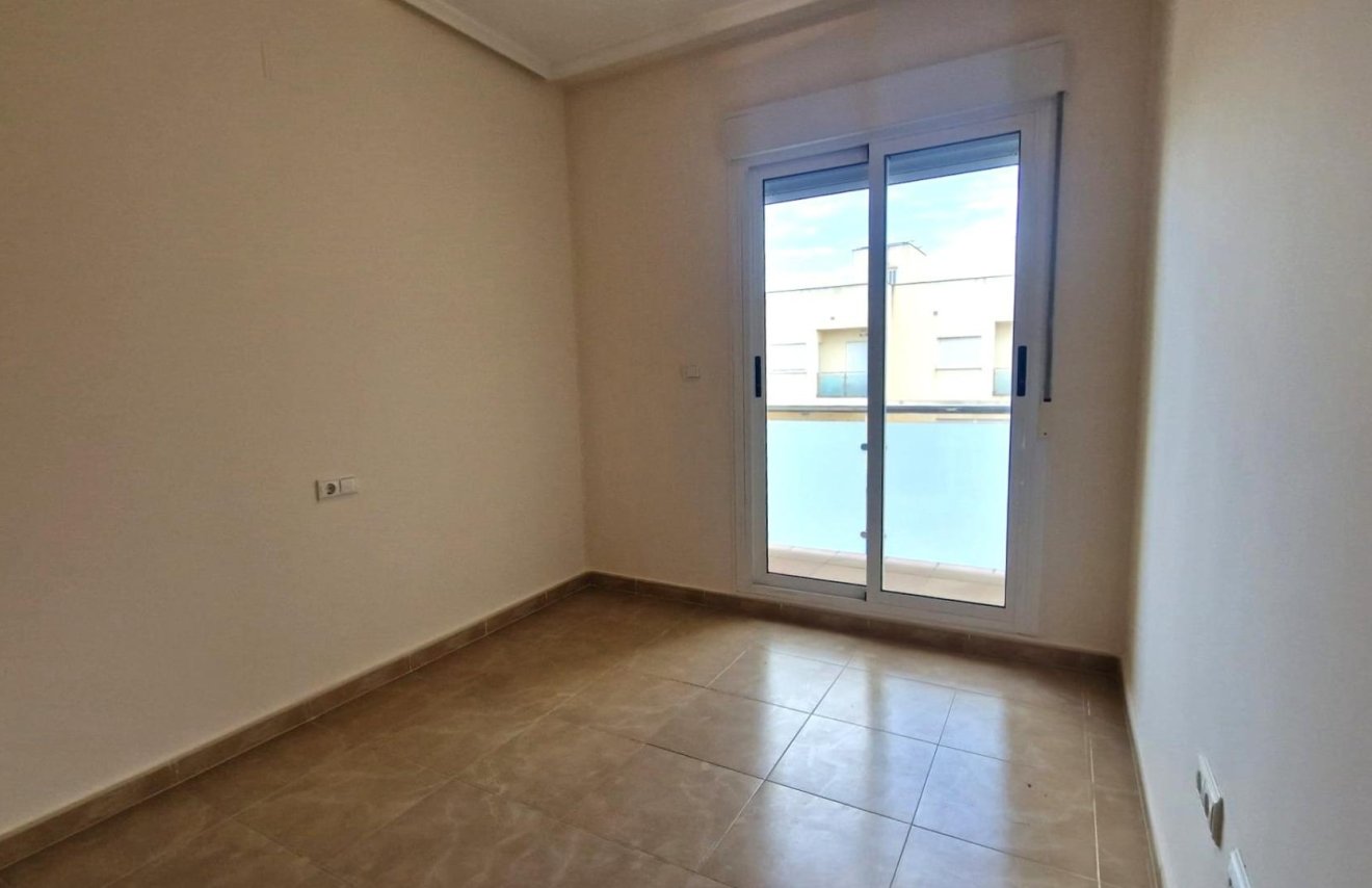 Resale - Casa Tipo Dúplex - Los Montesinos - La herrada