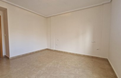 Resale - Casa Tipo Dúplex - Los Montesinos - La herrada