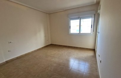 Resale - Casa Tipo Dúplex - Los Montesinos - La herrada