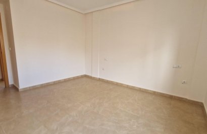 Resale - Casa Tipo Dúplex - Los Montesinos - La herrada