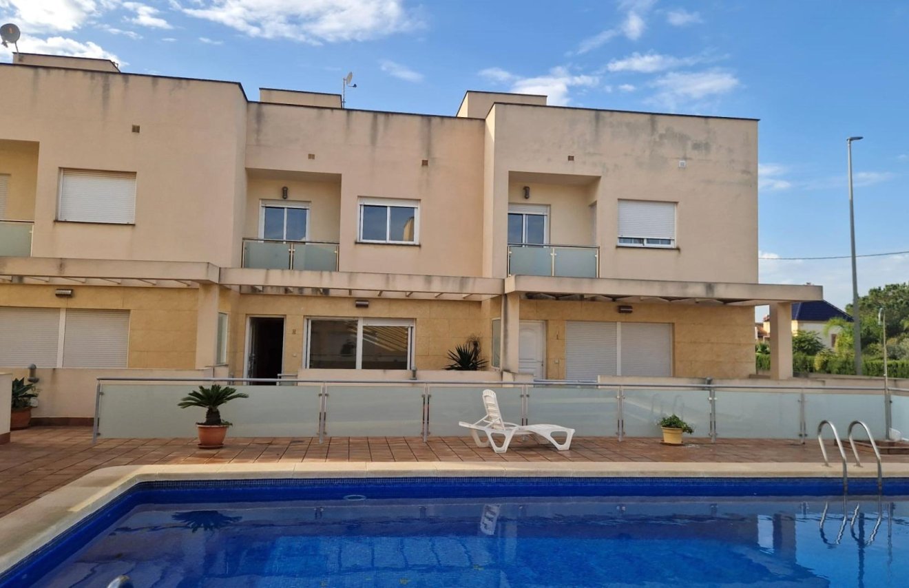 Resale - Casa Tipo Dúplex - Los Montesinos - La herrada