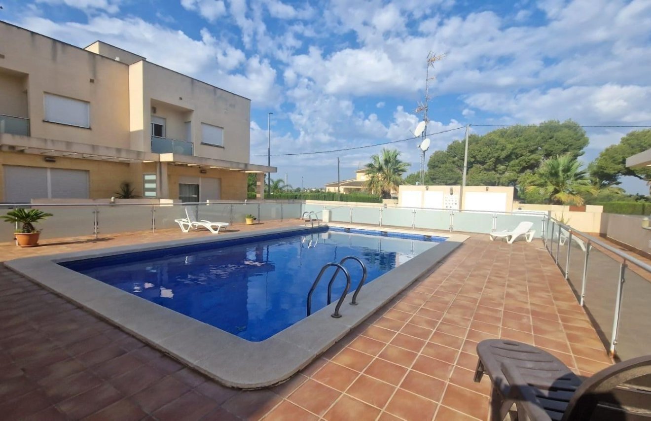 Resale - Casa Tipo Dúplex - Los Montesinos - La herrada