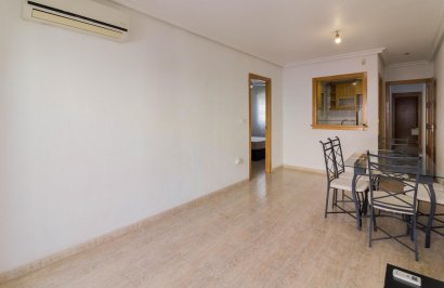 Alquiler a largo plazo - Apartamento - San Isidro - CENTRO