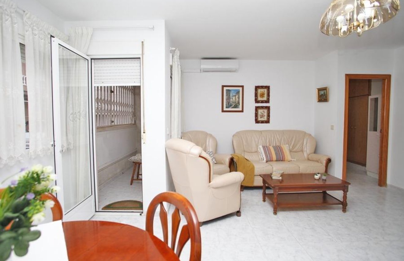 Resale - Apartamento - Torrevieja - Playa del Cura