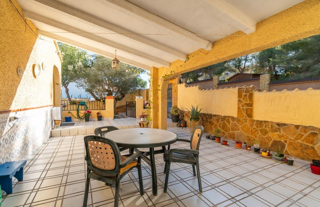 Resale - Chalet - Orihuela Costa - Villamartín