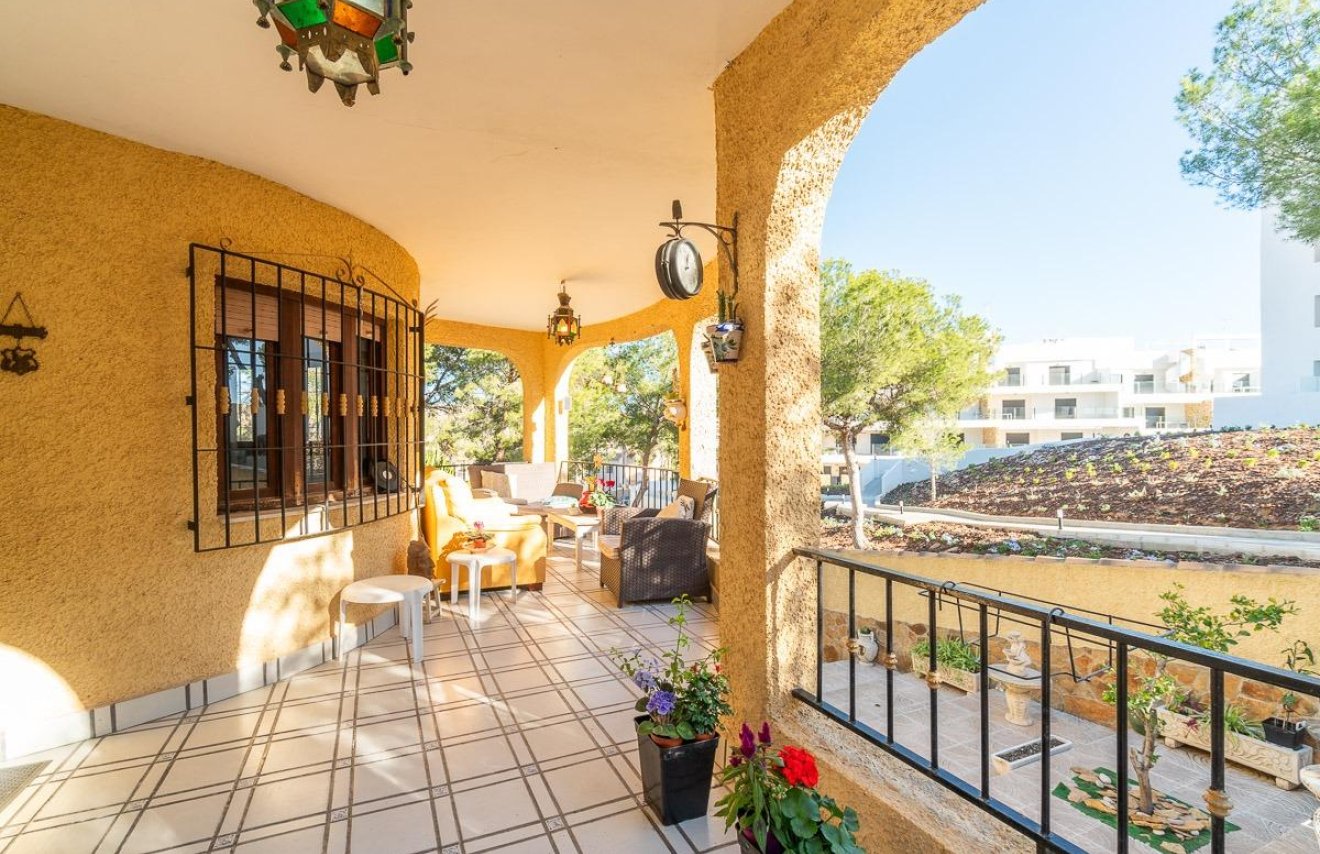 Resale - Chalet - Orihuela Costa - Villamartín