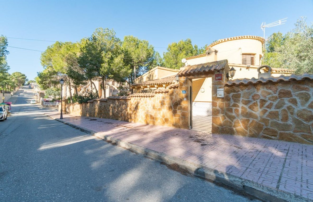 Resale - Chalet - Orihuela Costa - Villamartín