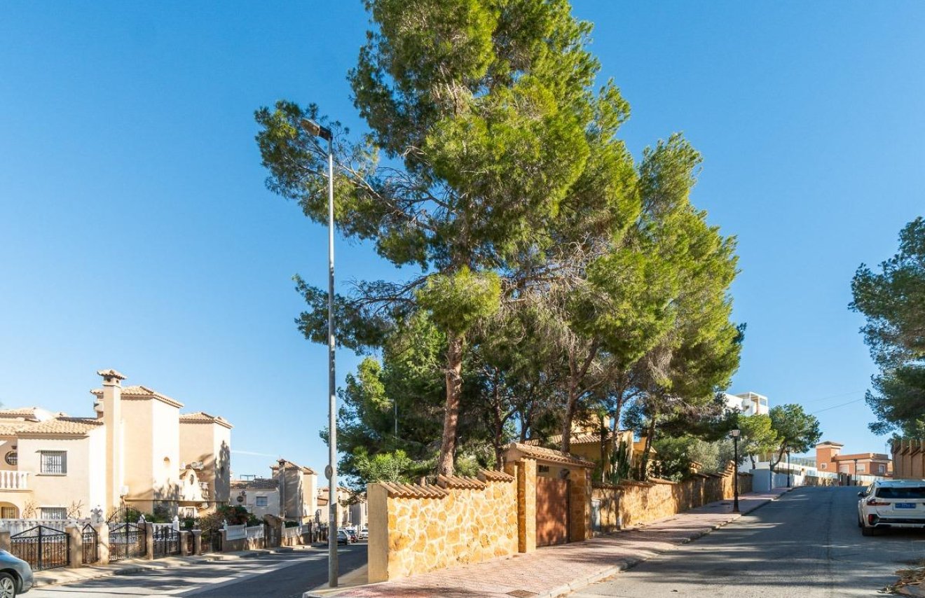 Resale - Chalet - Orihuela Costa - Villamartín